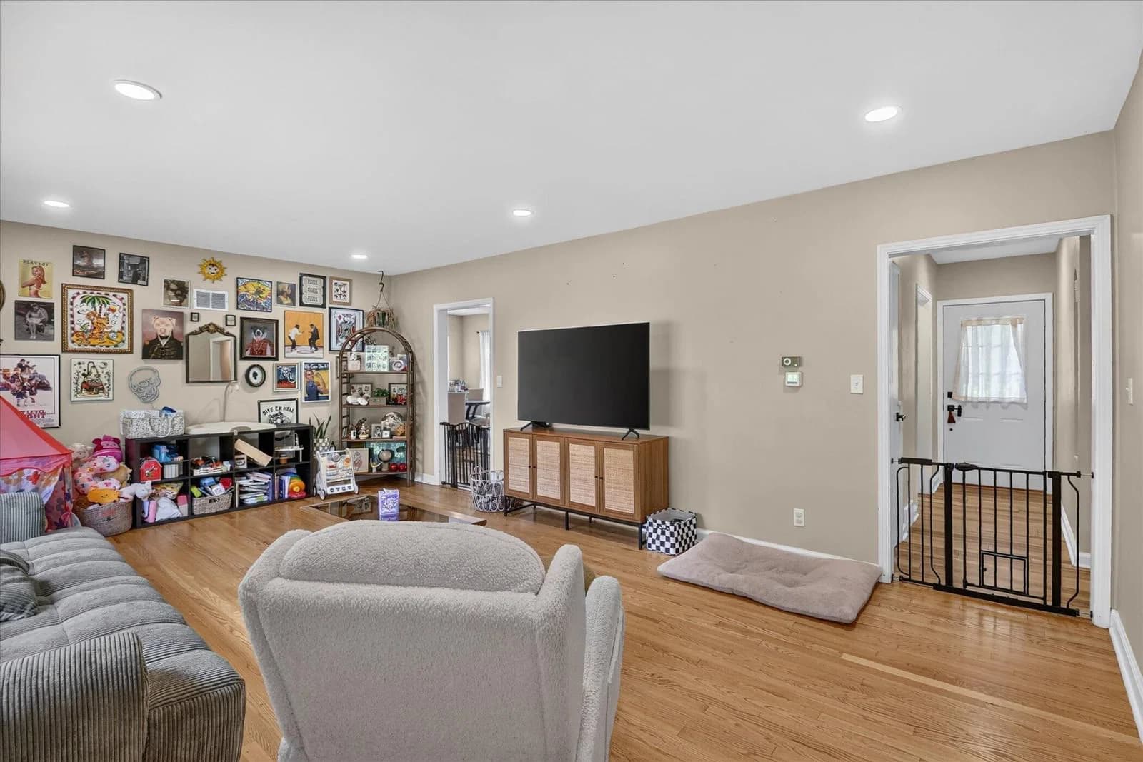 7820 Bradley, Milwaukee, WI 53223