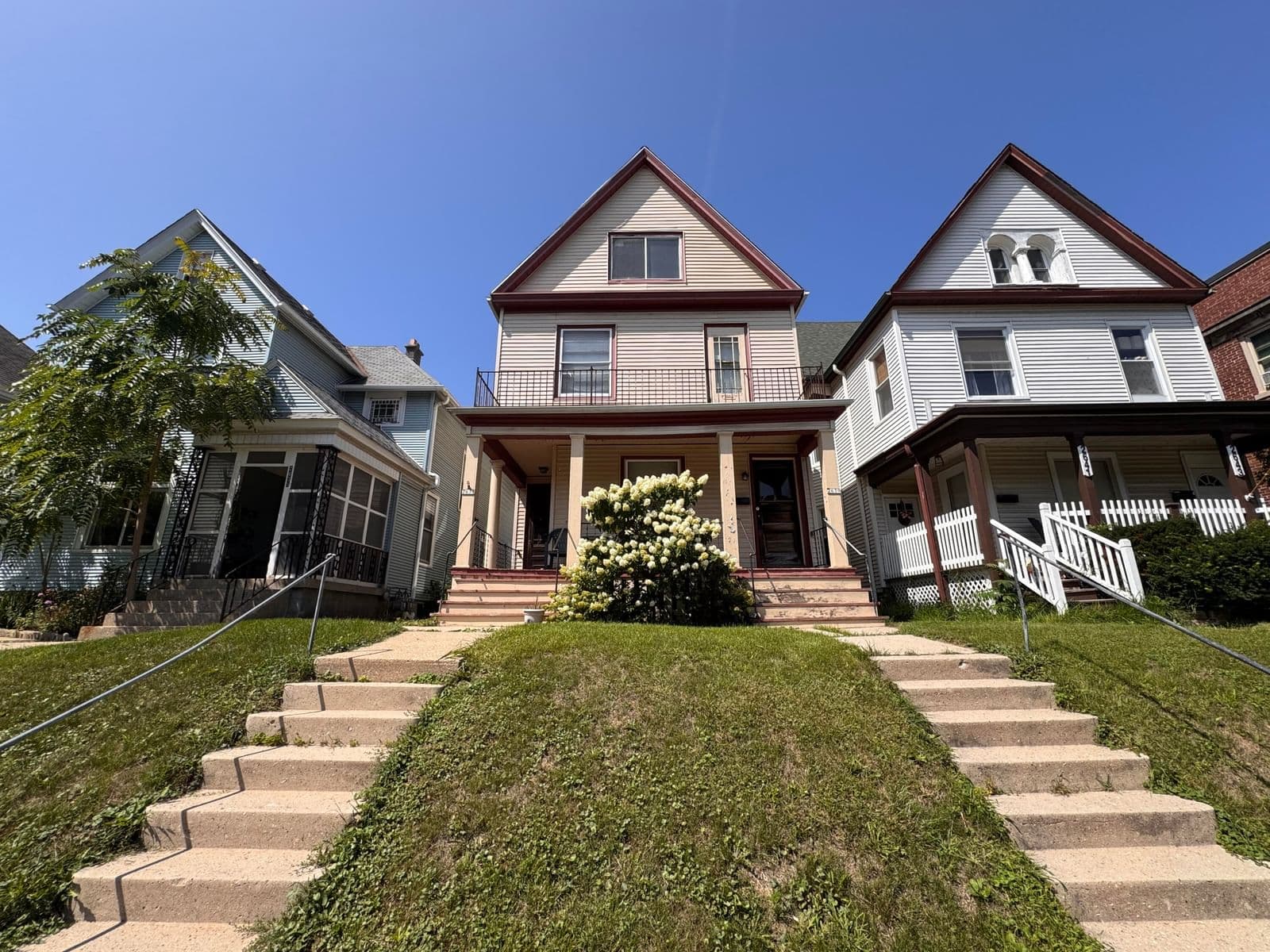 2637 Oakland, Milwaukee, WI 53211
