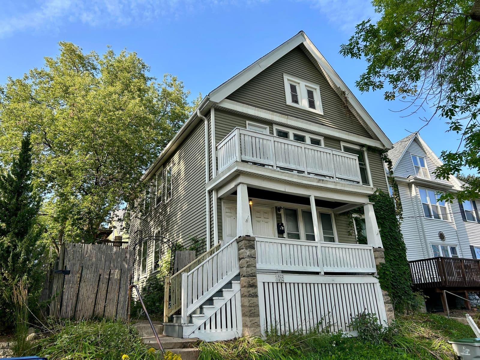 1822 Thomas, Milwaukee, WI 53211