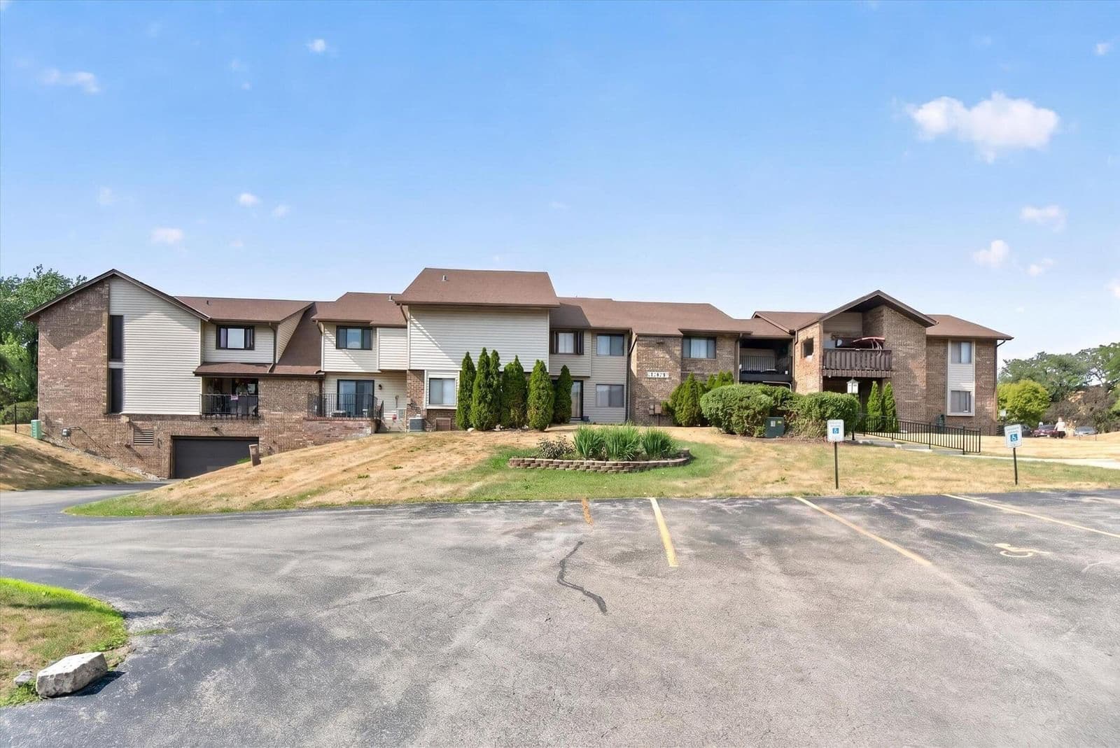 9034 Lisbon, Milwaukee, WI 53222