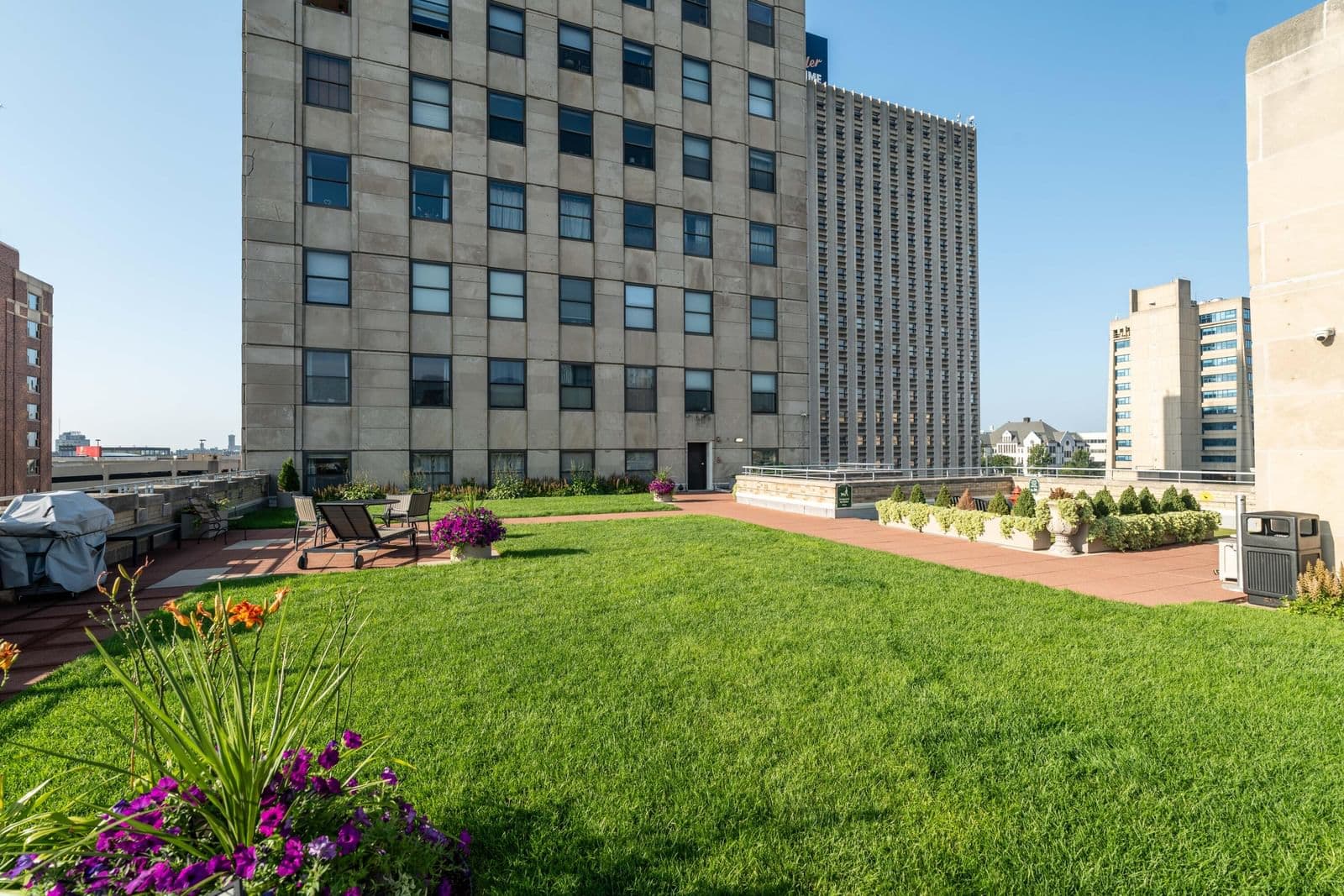 606 Wisconsin, Milwaukee, WI 53203