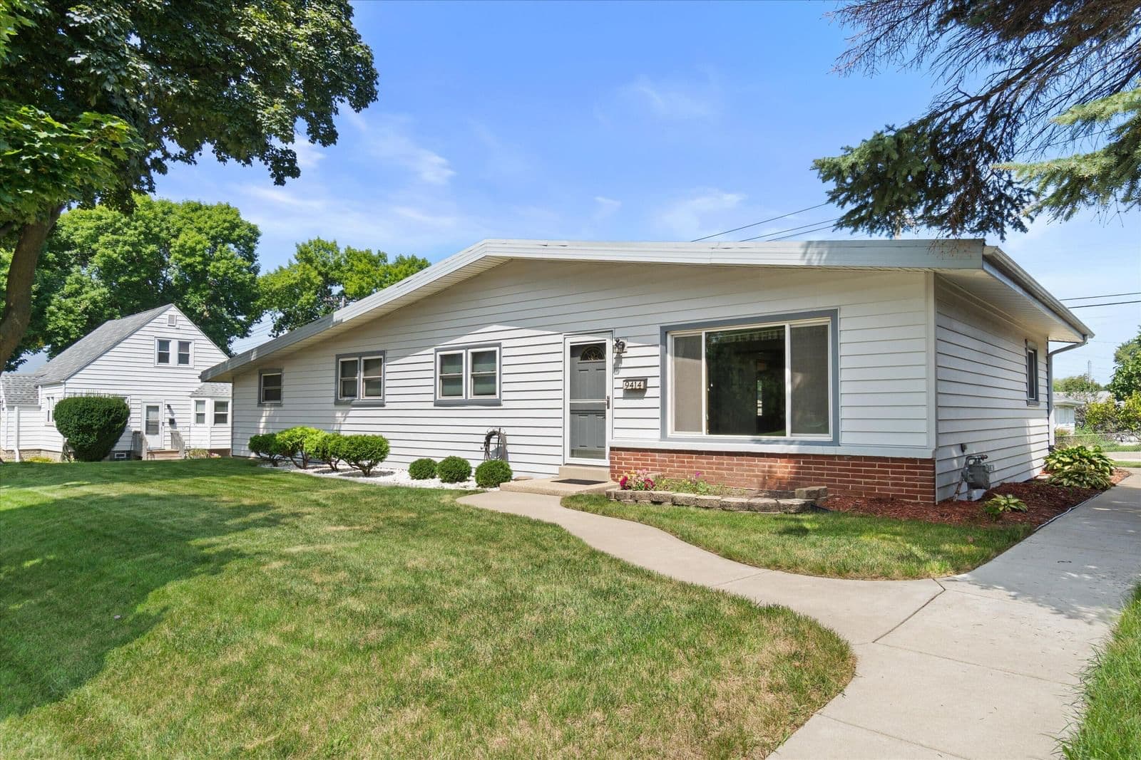 9414 Oklahoma, West Allis, WI 53227