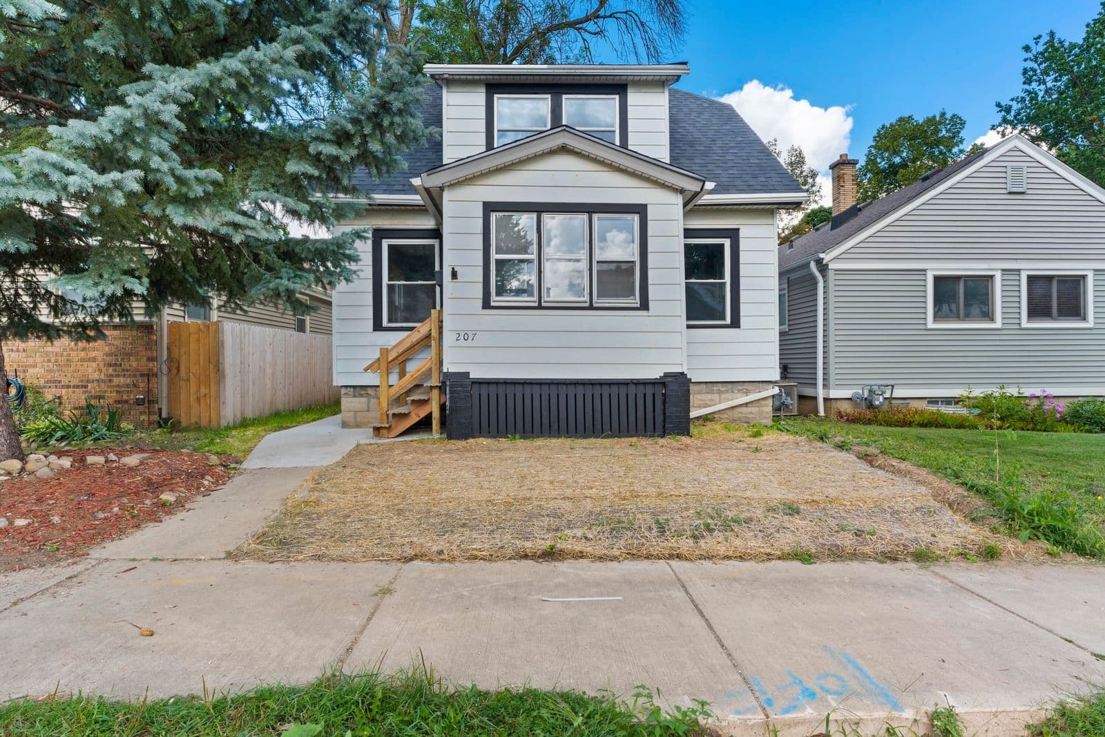 207 73rd, Milwaukee, WI 53214
