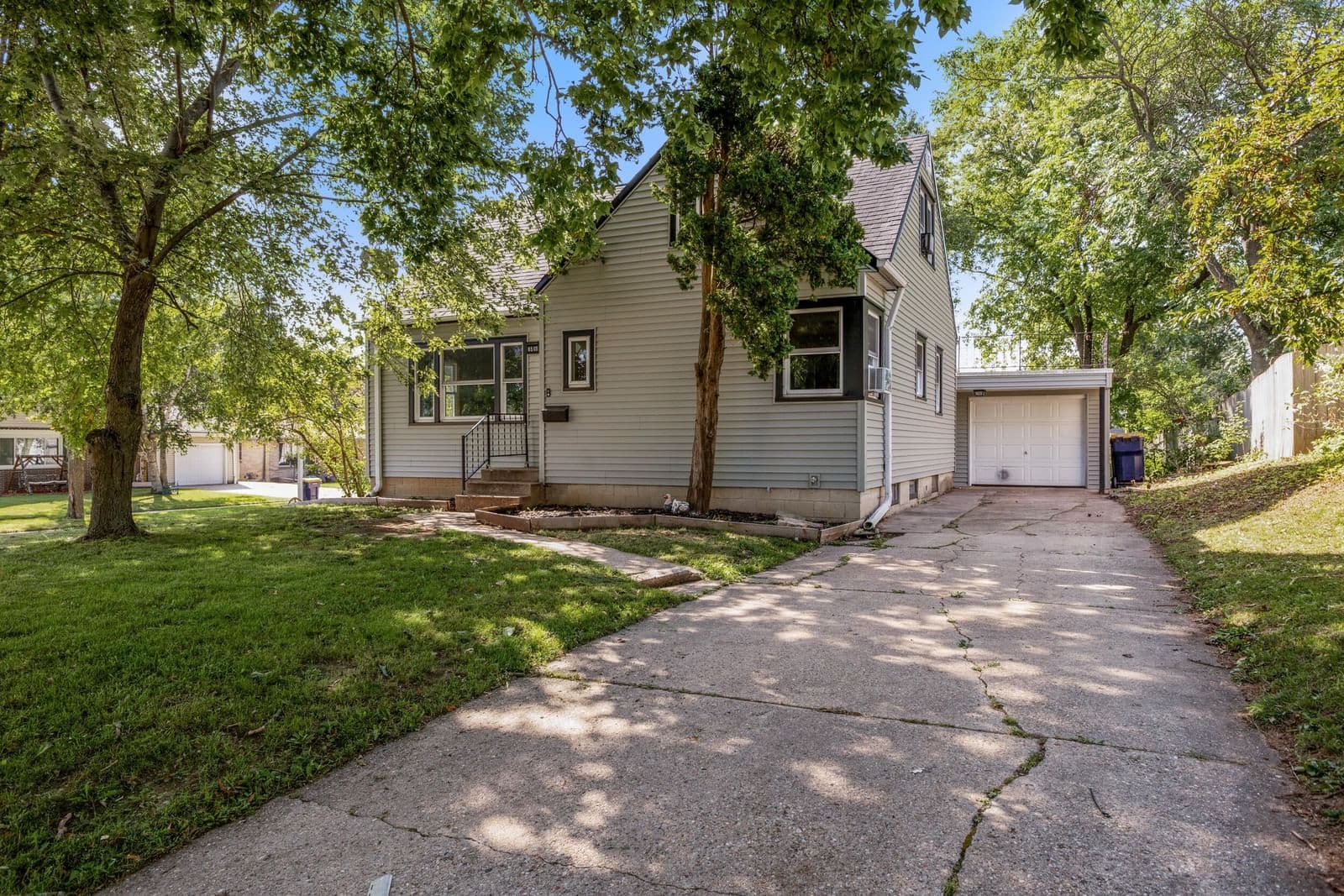 8505 Arthur, West Allis, WI 53227