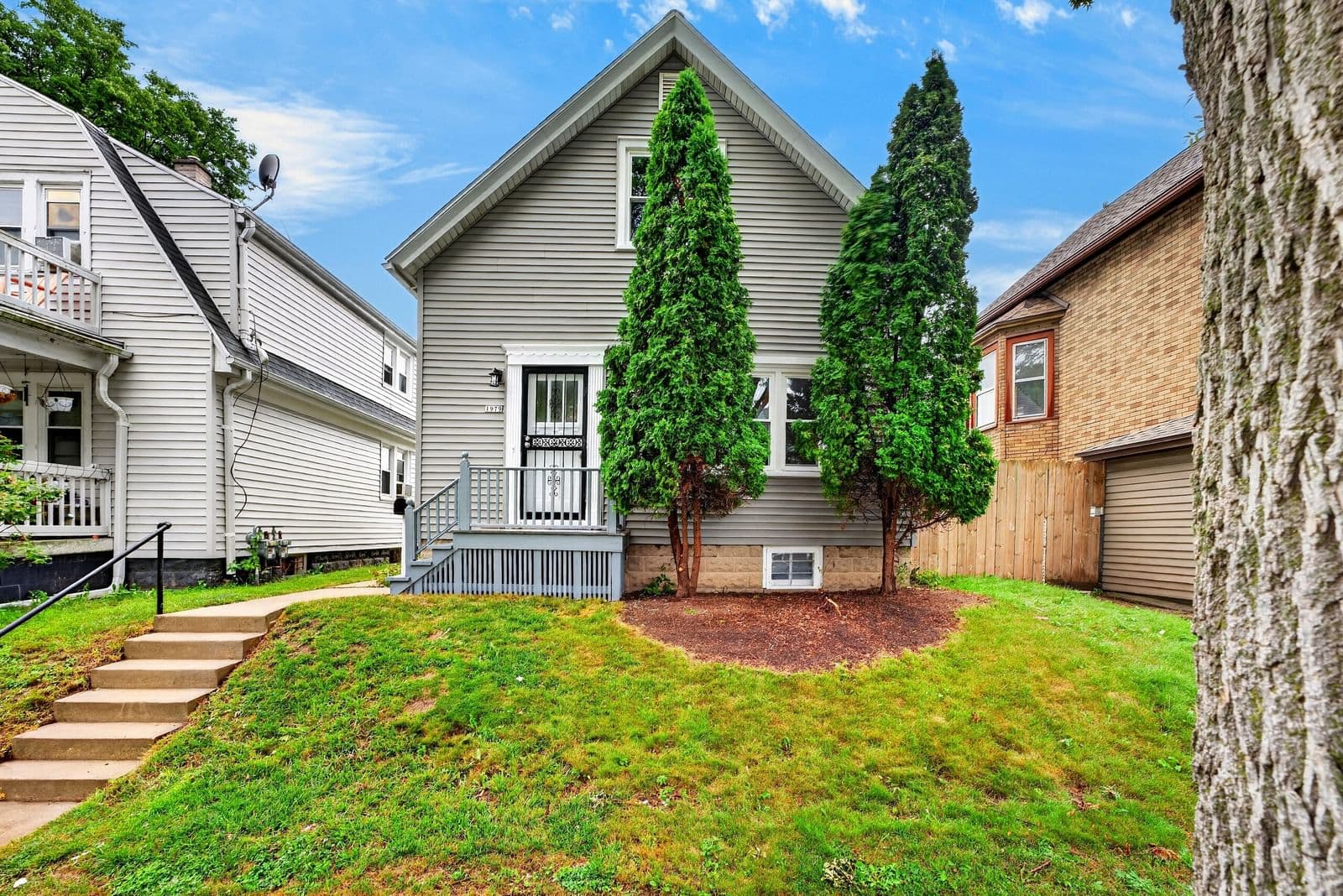 1979 10th, Milwaukee, WI 53204