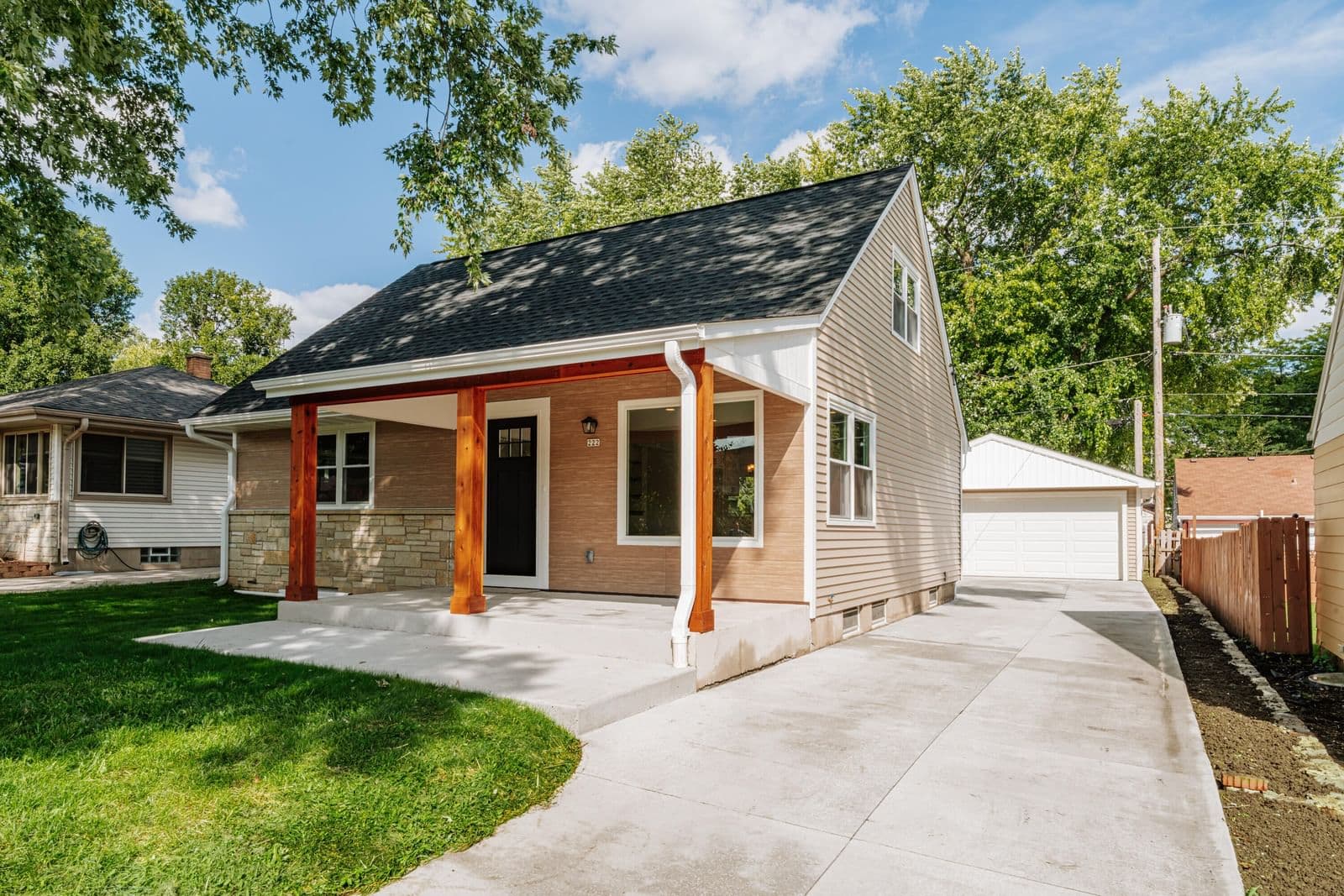 222 111th St, Wauwatosa, WI 53226 2