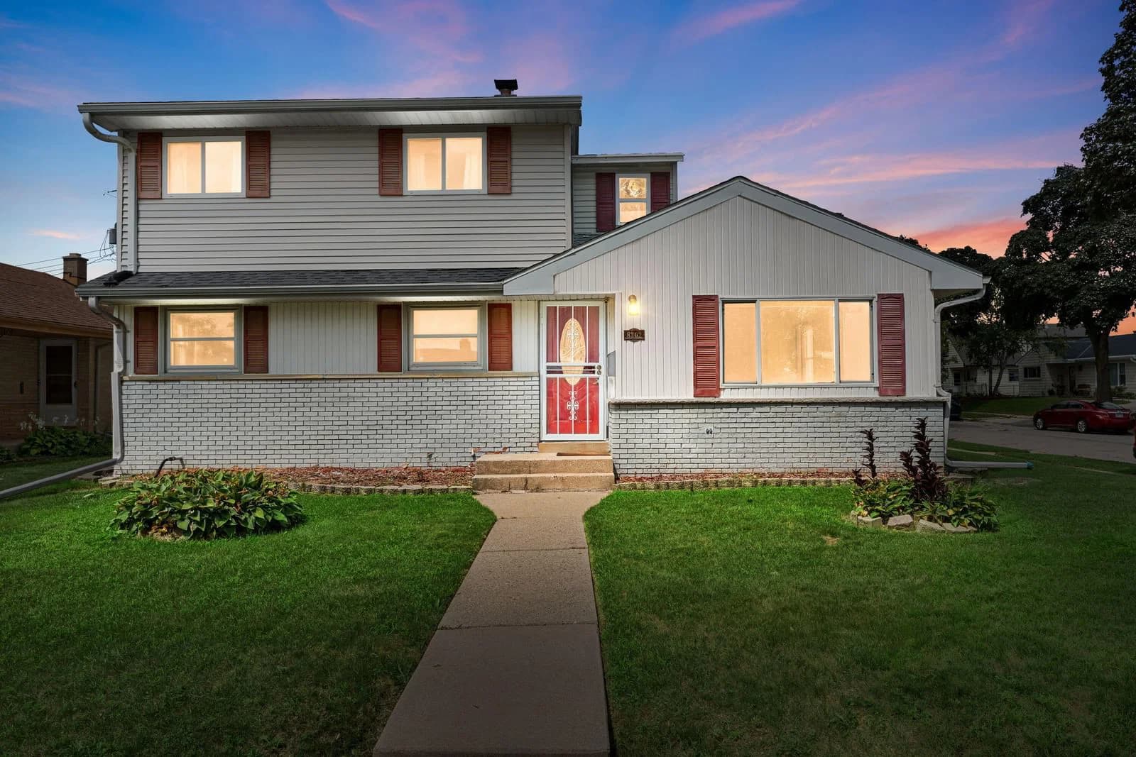 8302 Courtland, Milwaukee, WI 53218