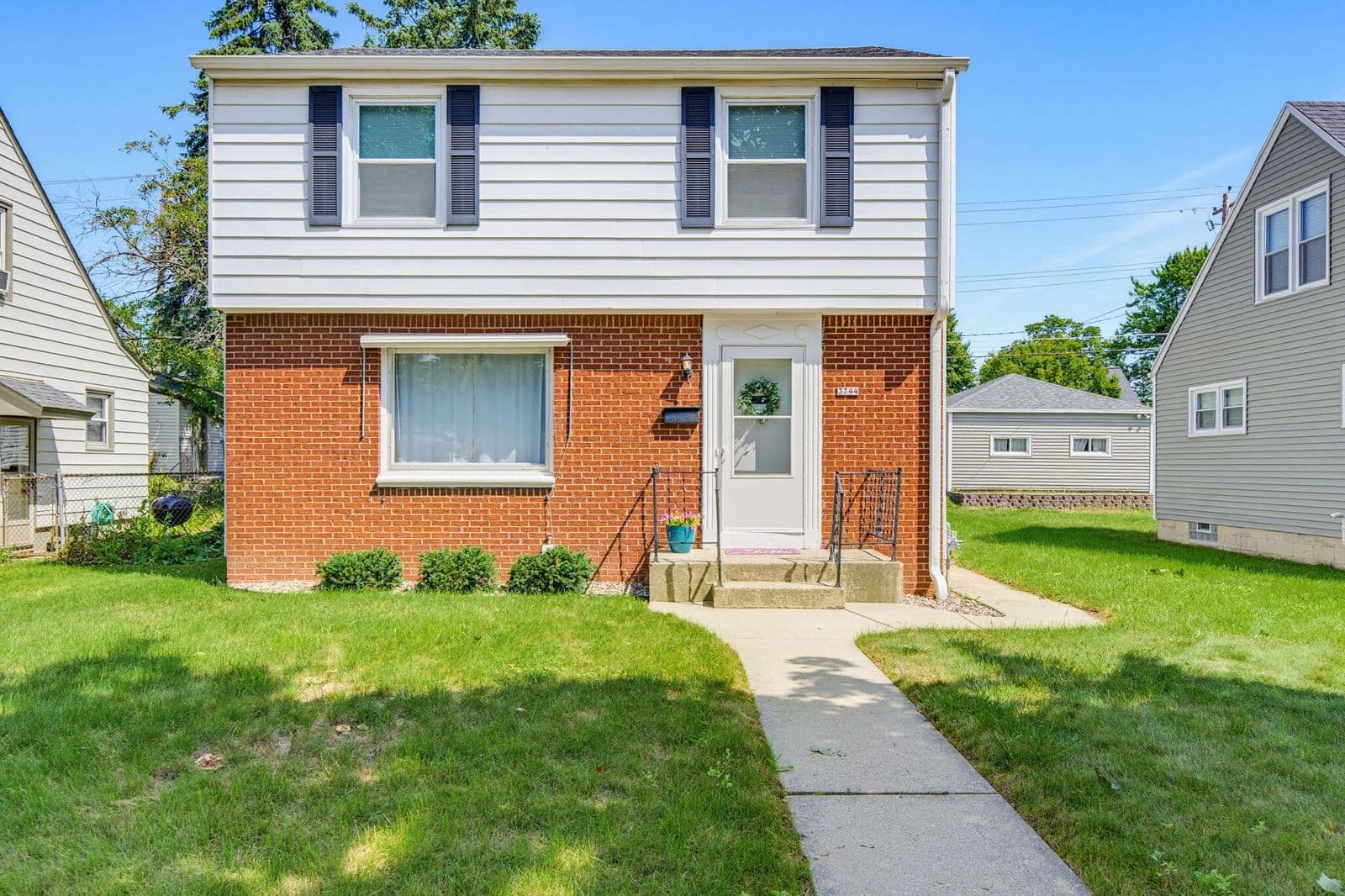 3744 100th, Milwaukee, WI 53222