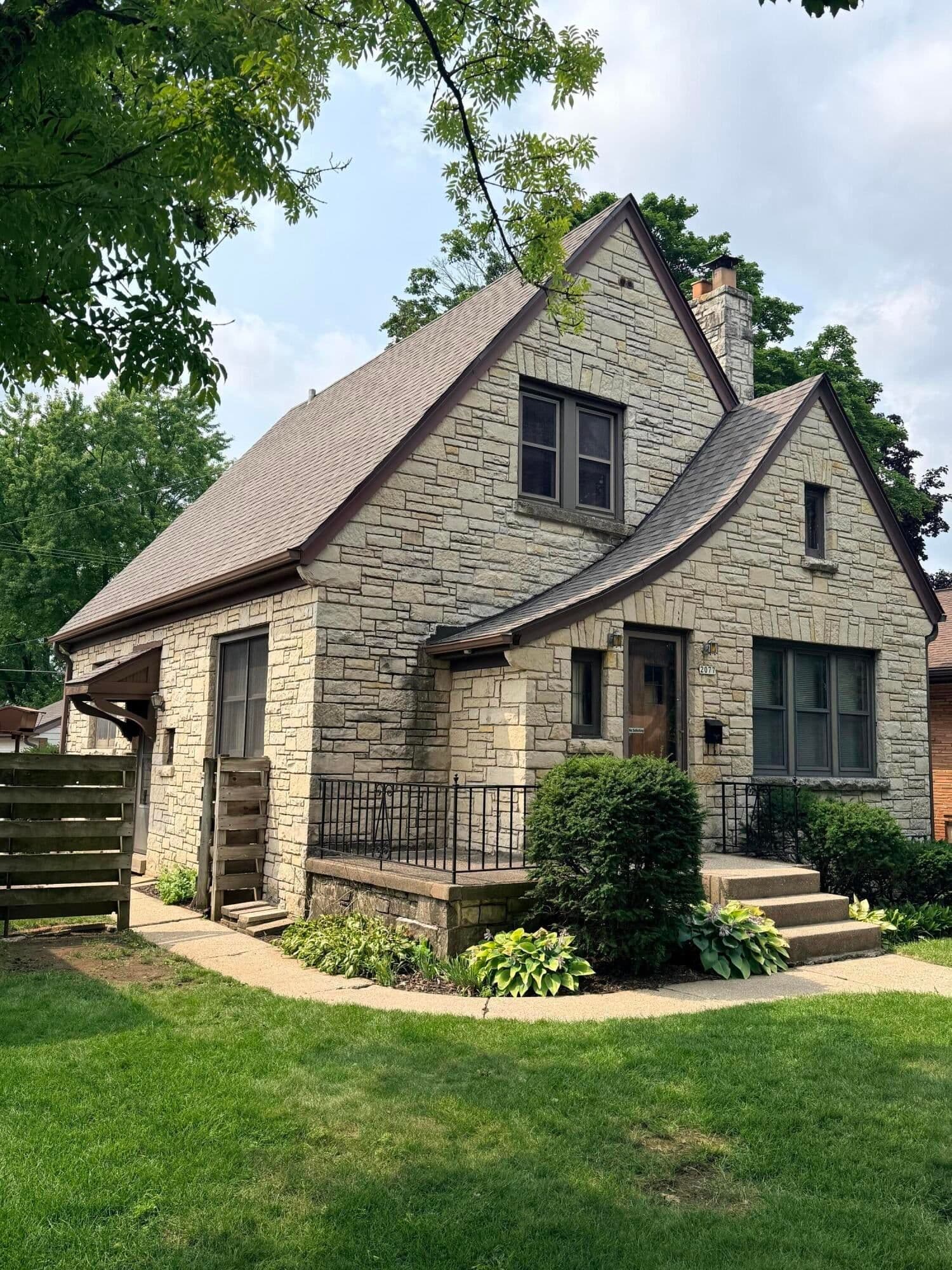 2077 107th, West Allis, WI 53227