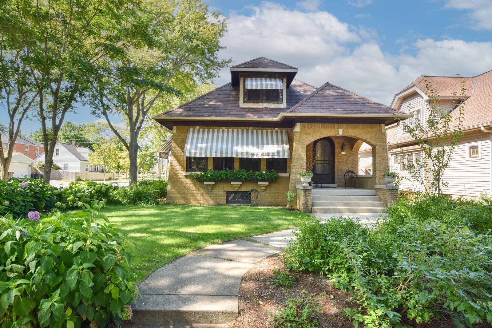 2405 73rd St, Wauwatosa, WI 53213
