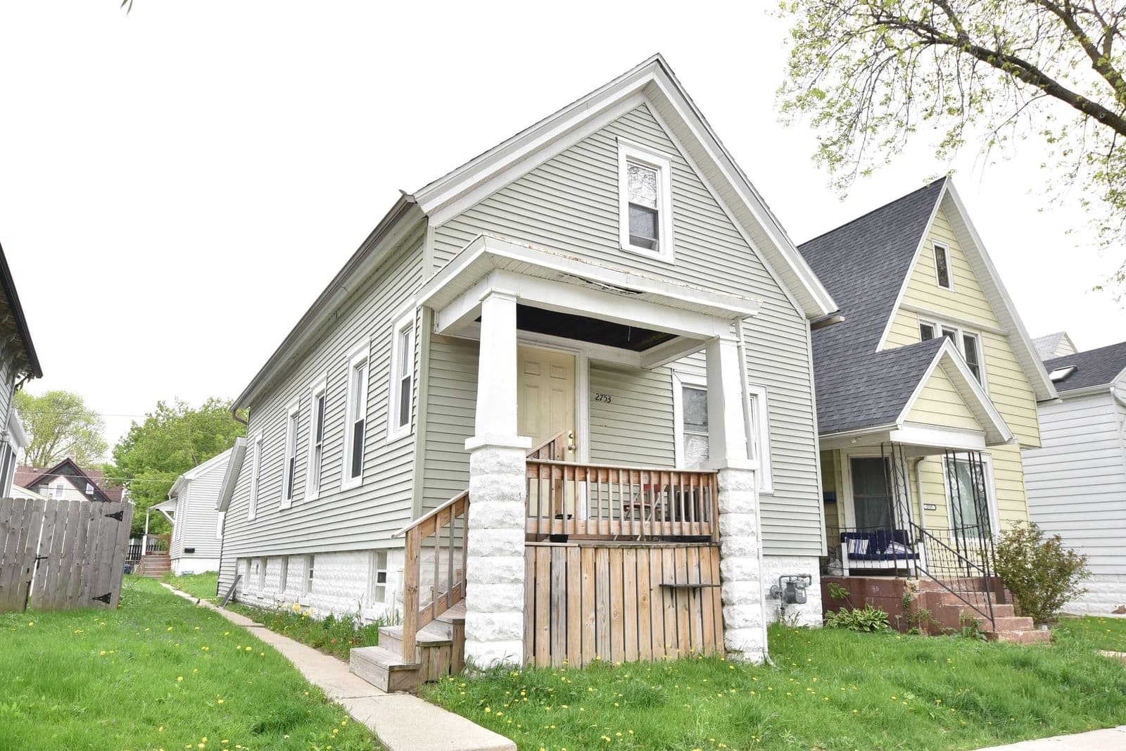 2753 Pierce, Milwaukee, WI 53212