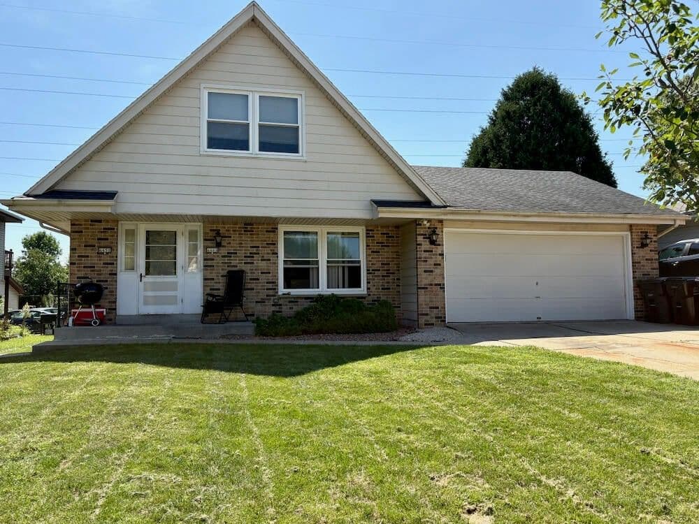 4449 Tesch, Greenfield, WI 53220