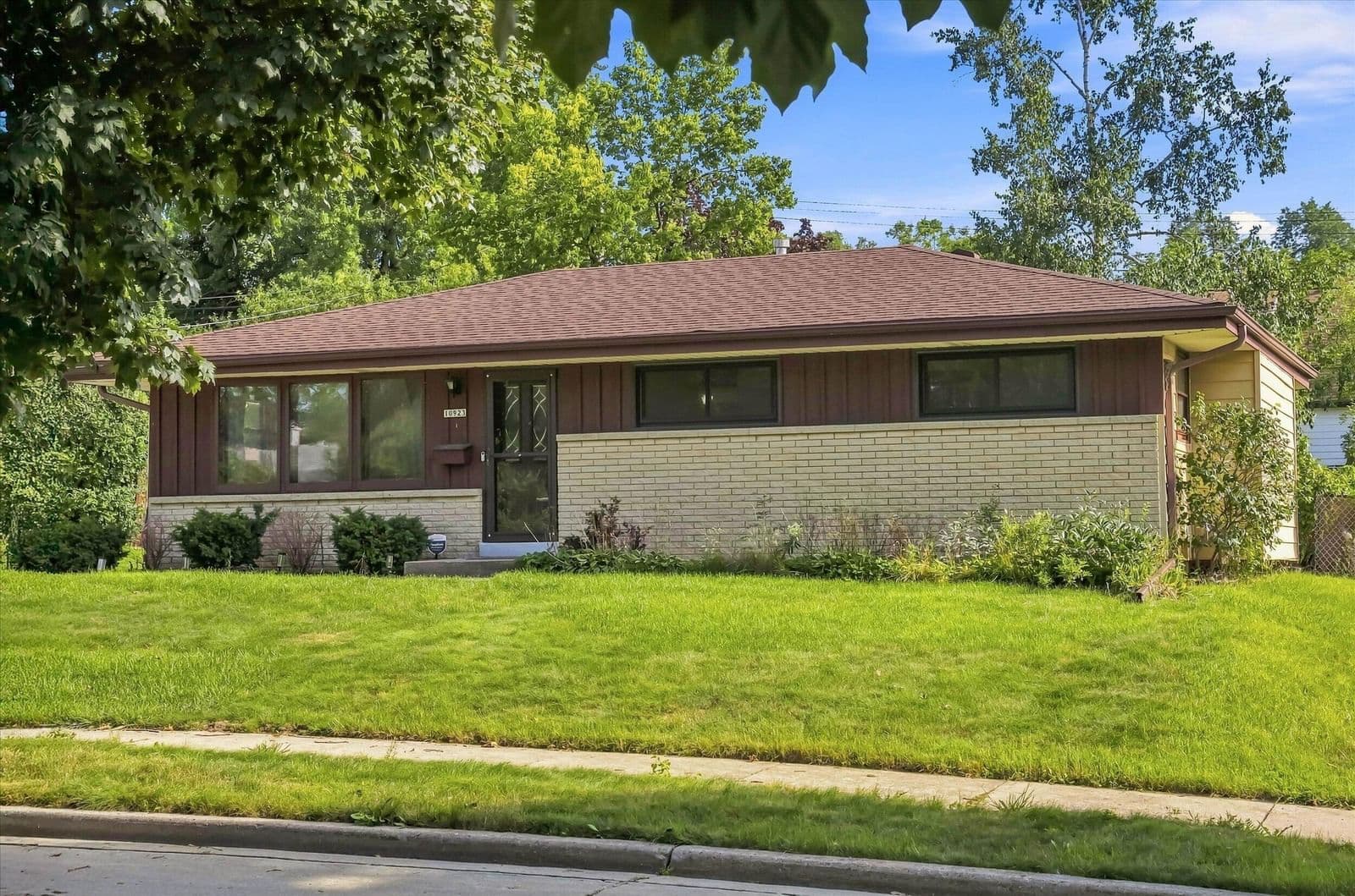 10923 Cameron, Milwaukee, WI 53225