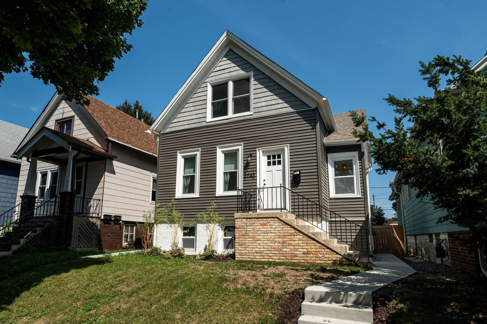 2742 Greeley, Milwaukee, WI 53207