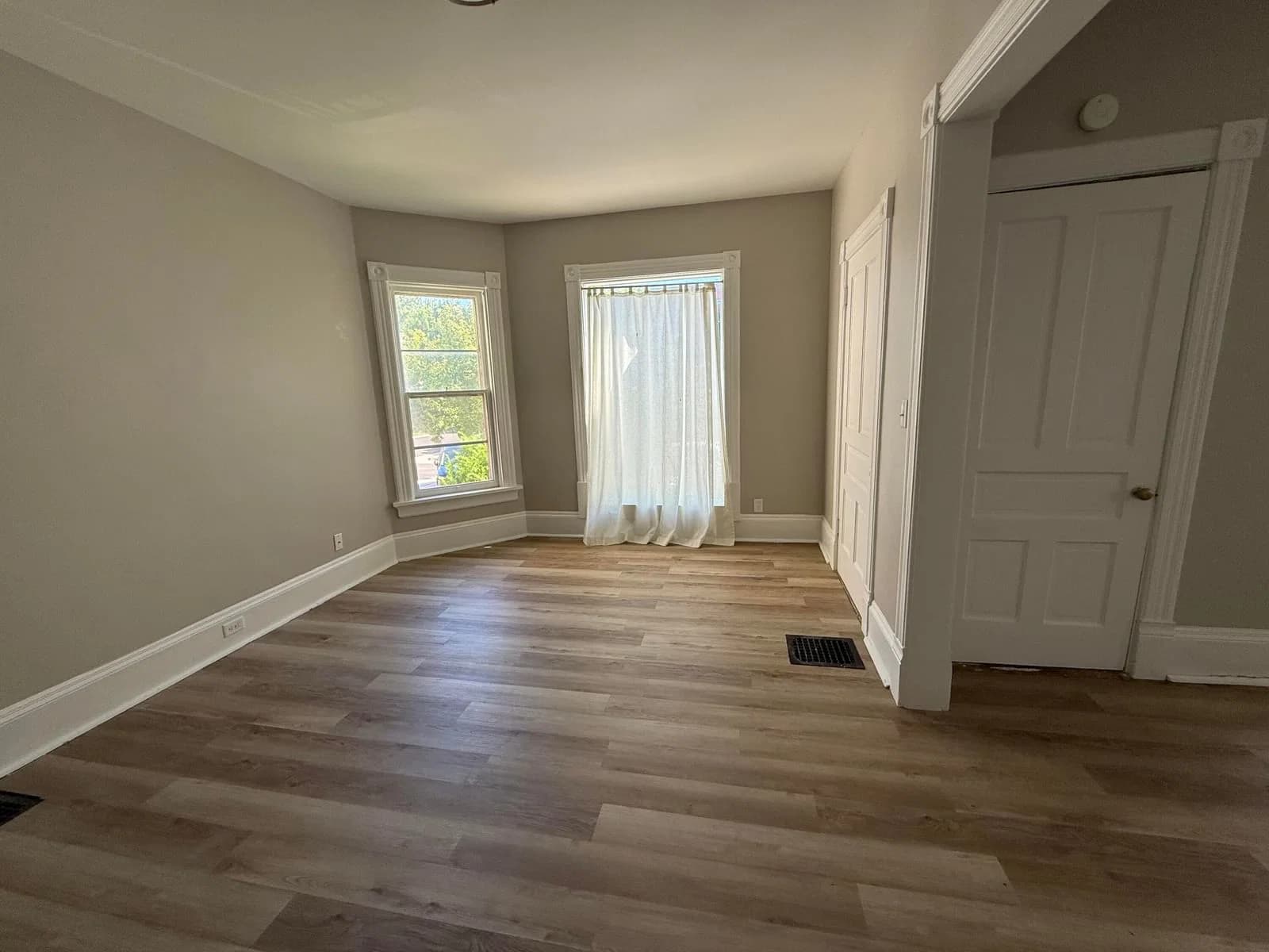 1537 Irving 4