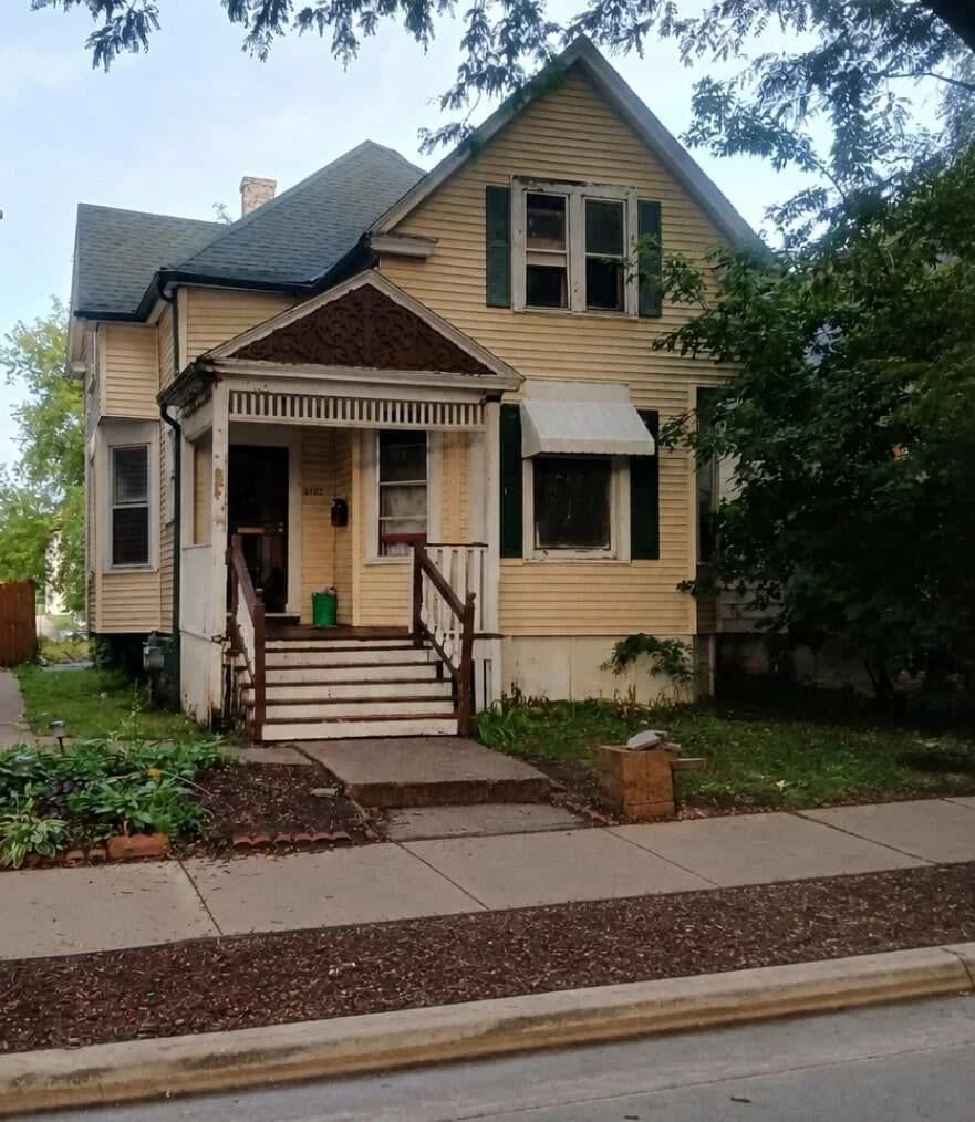 3022 6th, Milwaukee, WI 53212