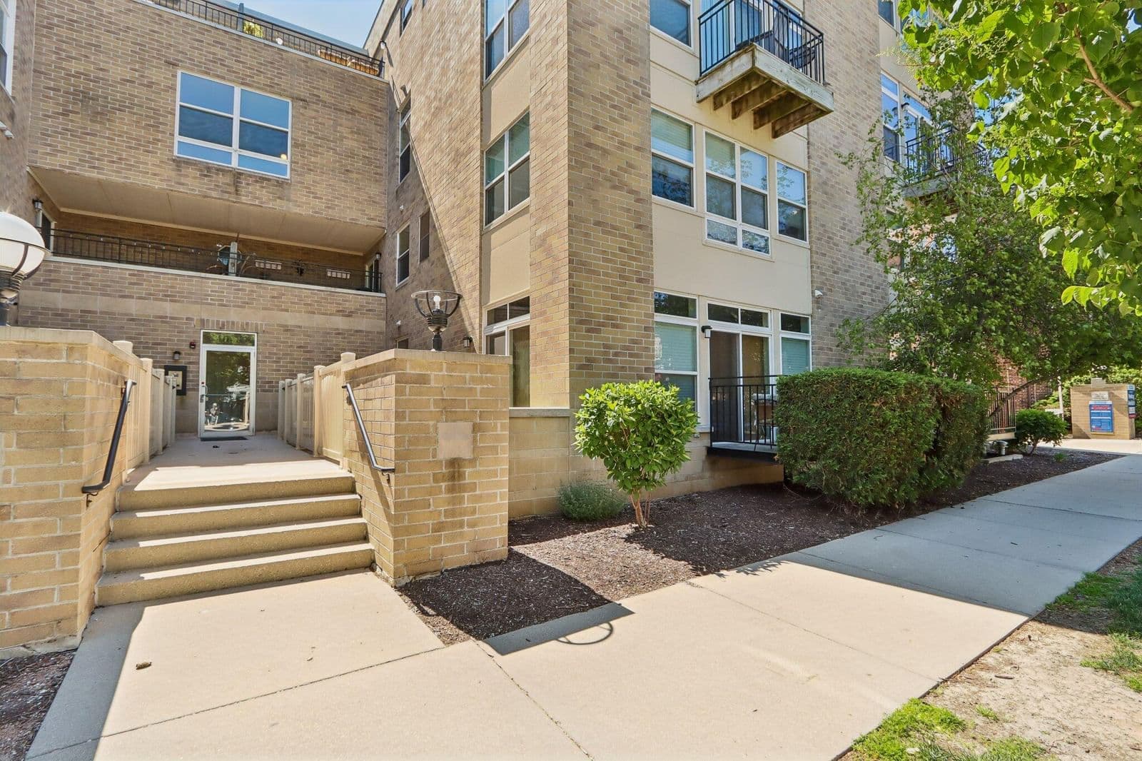 1550 Warren, Milwaukee, WI 53202