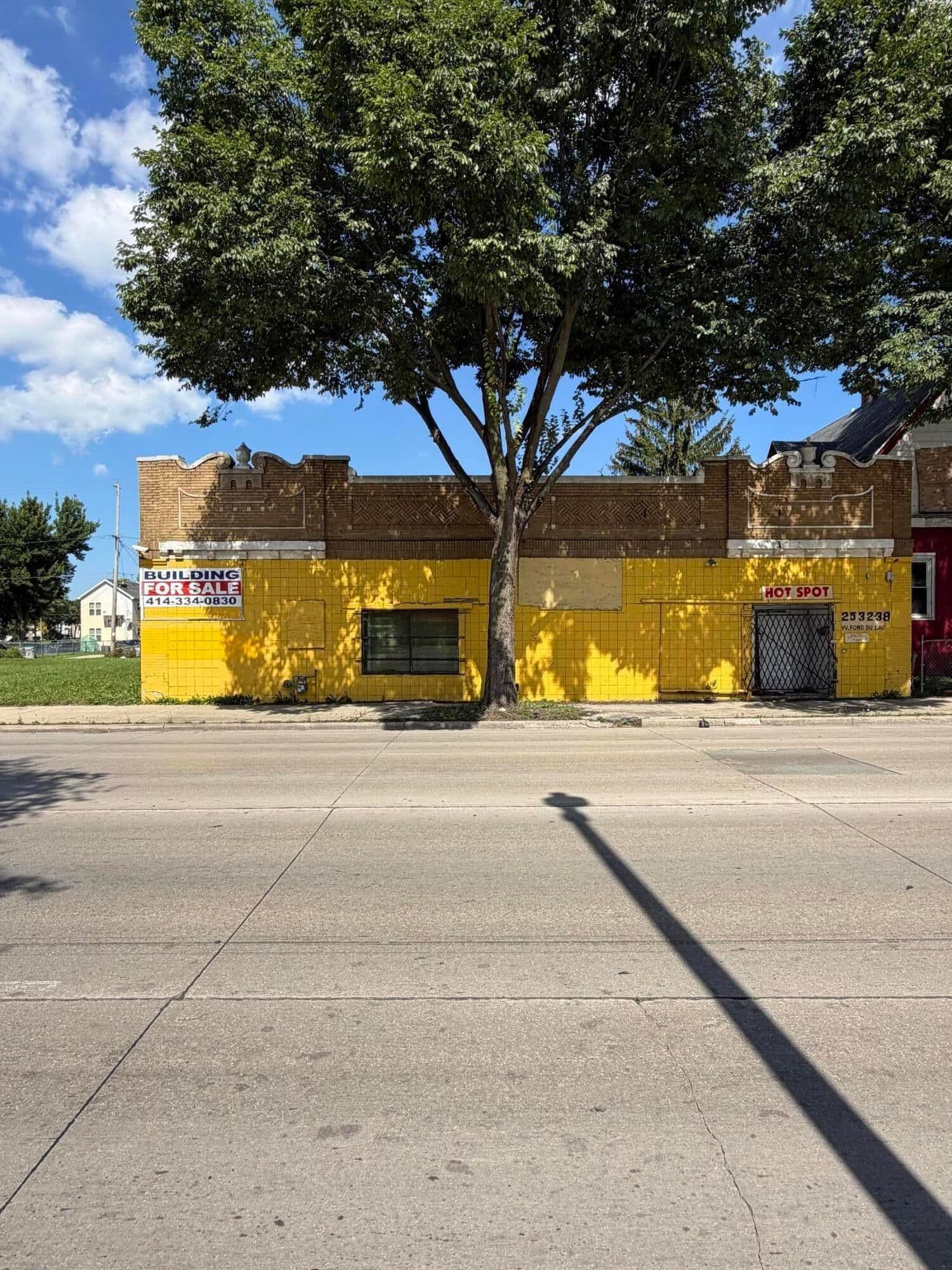 2532 Fond du lac, Milwaukee, WI 53206
