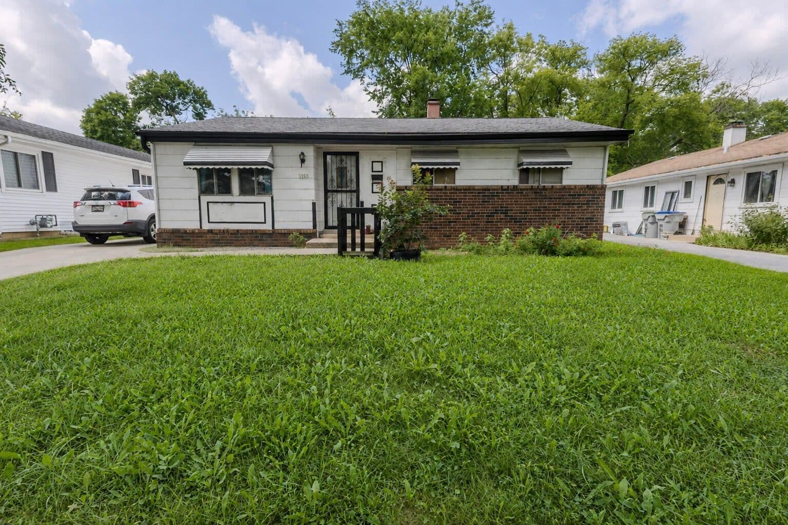 1943 Kneeland, Milwaukee, WI 53205
