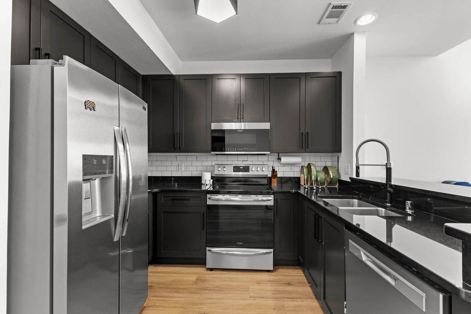 2121 Kinnickinnic 5