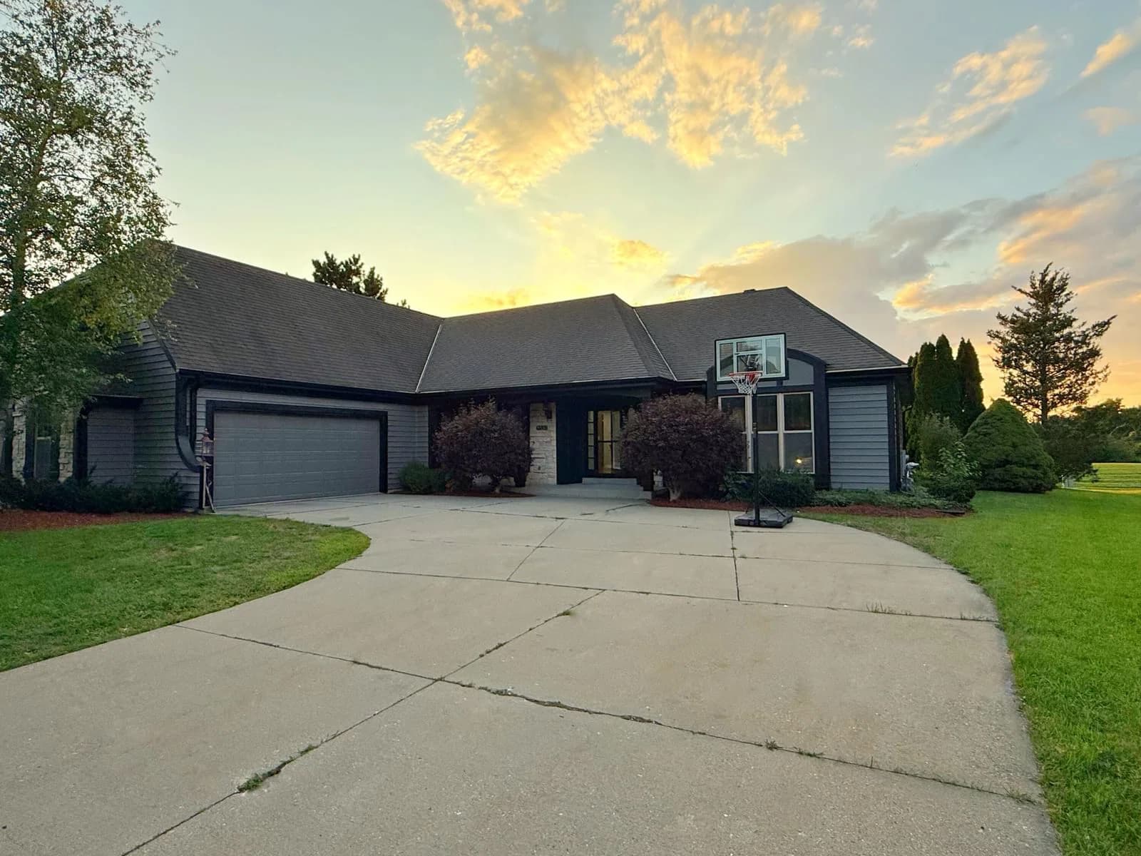 8530 Woodfield, Franklin, WI 53132