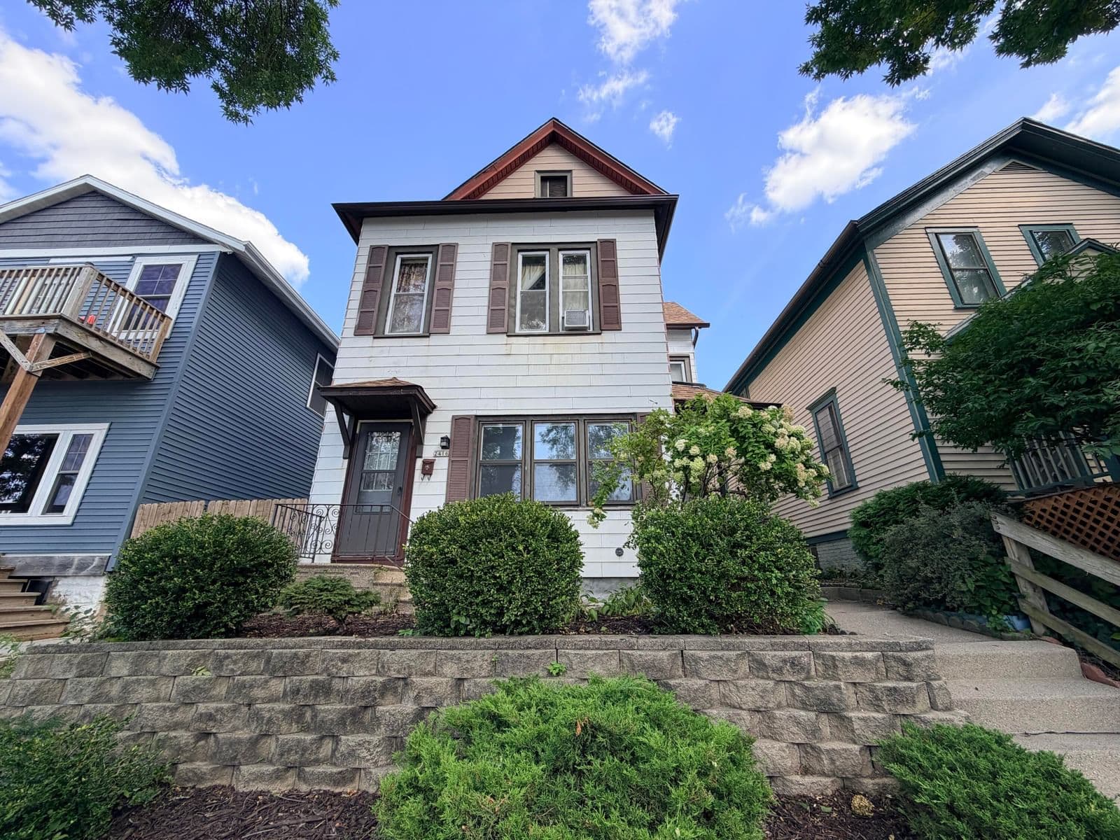 2416 Burrell, Milwaukee, WI 53207