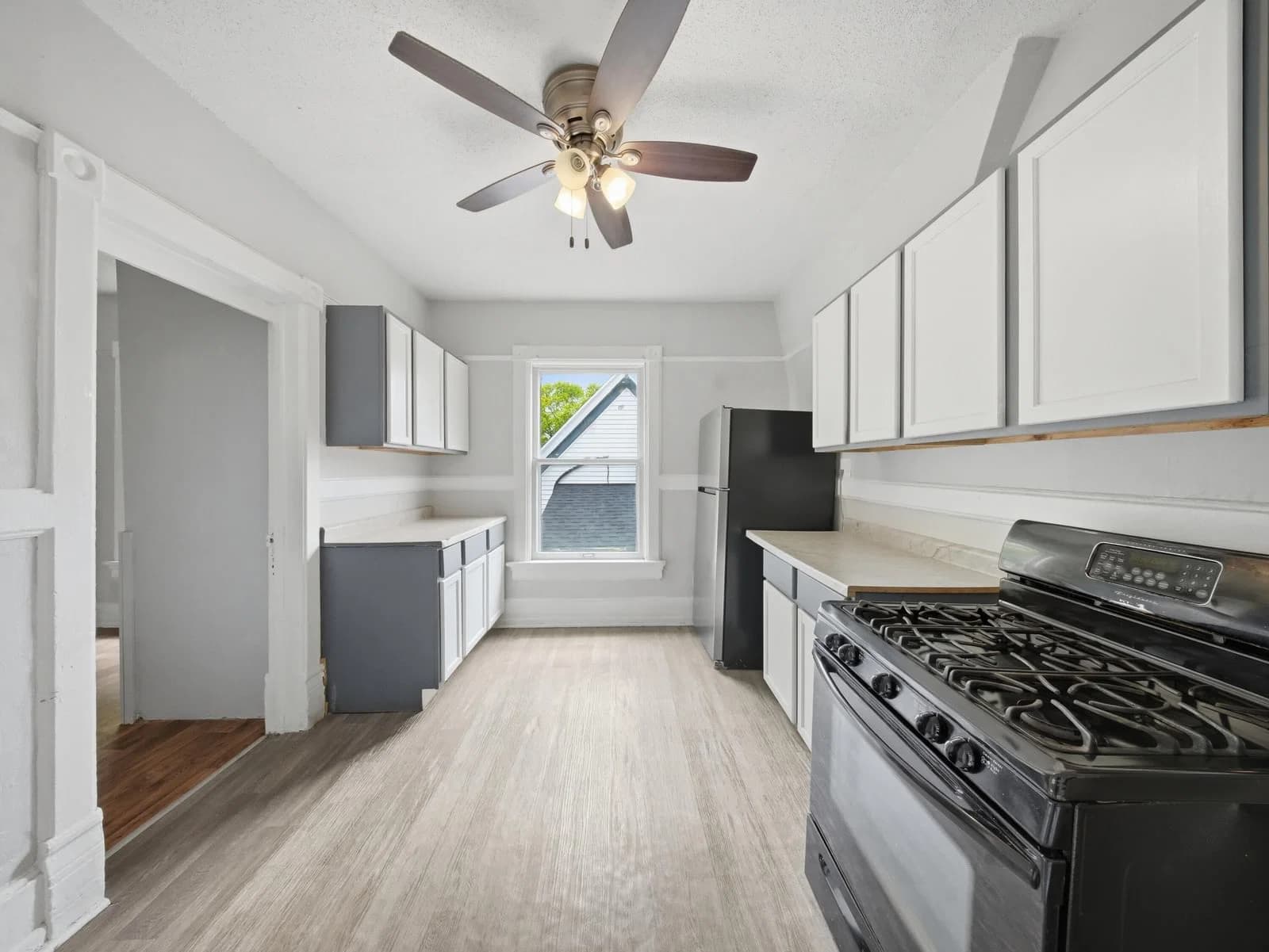 2911 6th, Milwaukee, WI 53212