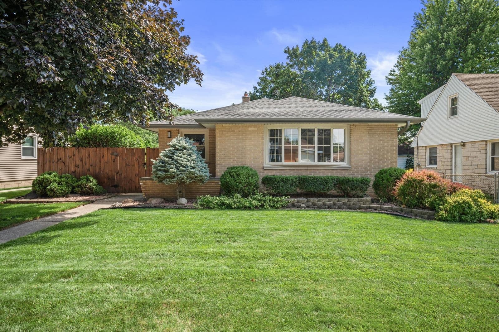 1411 Manitowoc, South Milwaukee, WI 53172