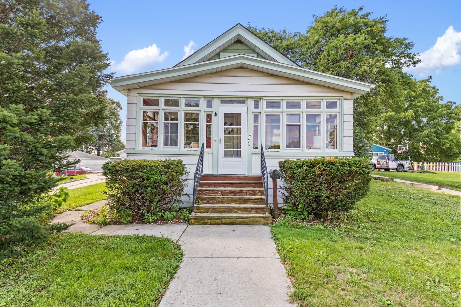 8625 Lapham, West Allis, WI 53214