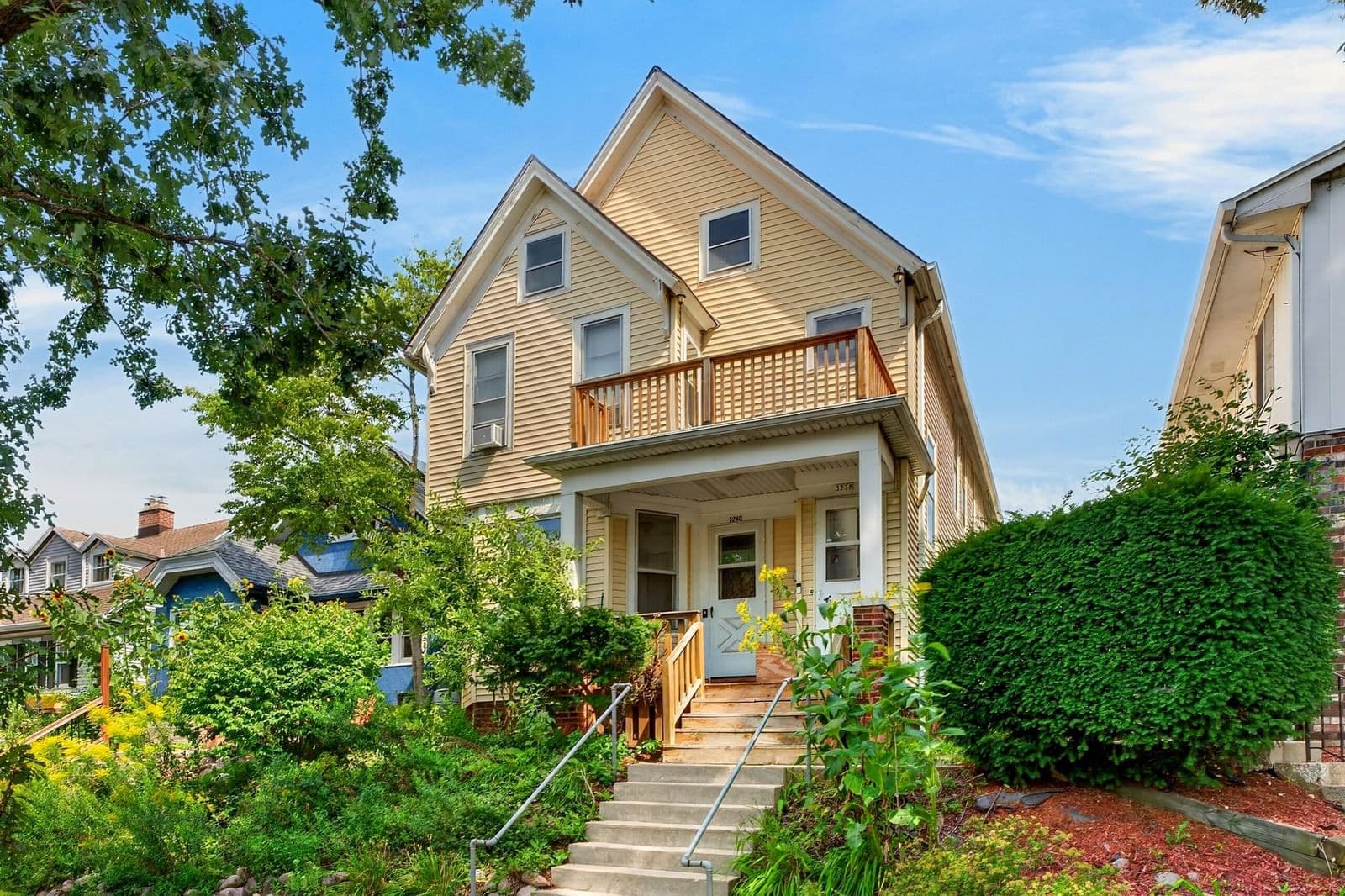 3238 Cambridge, Milwaukee, WI 53211
