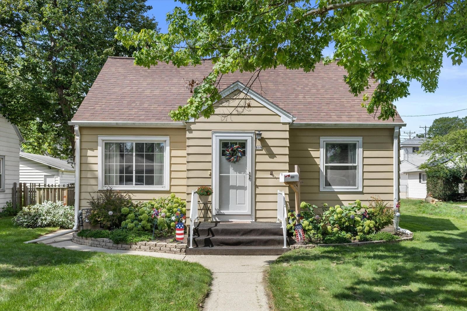 809 113th, West Allis, WI 53214
