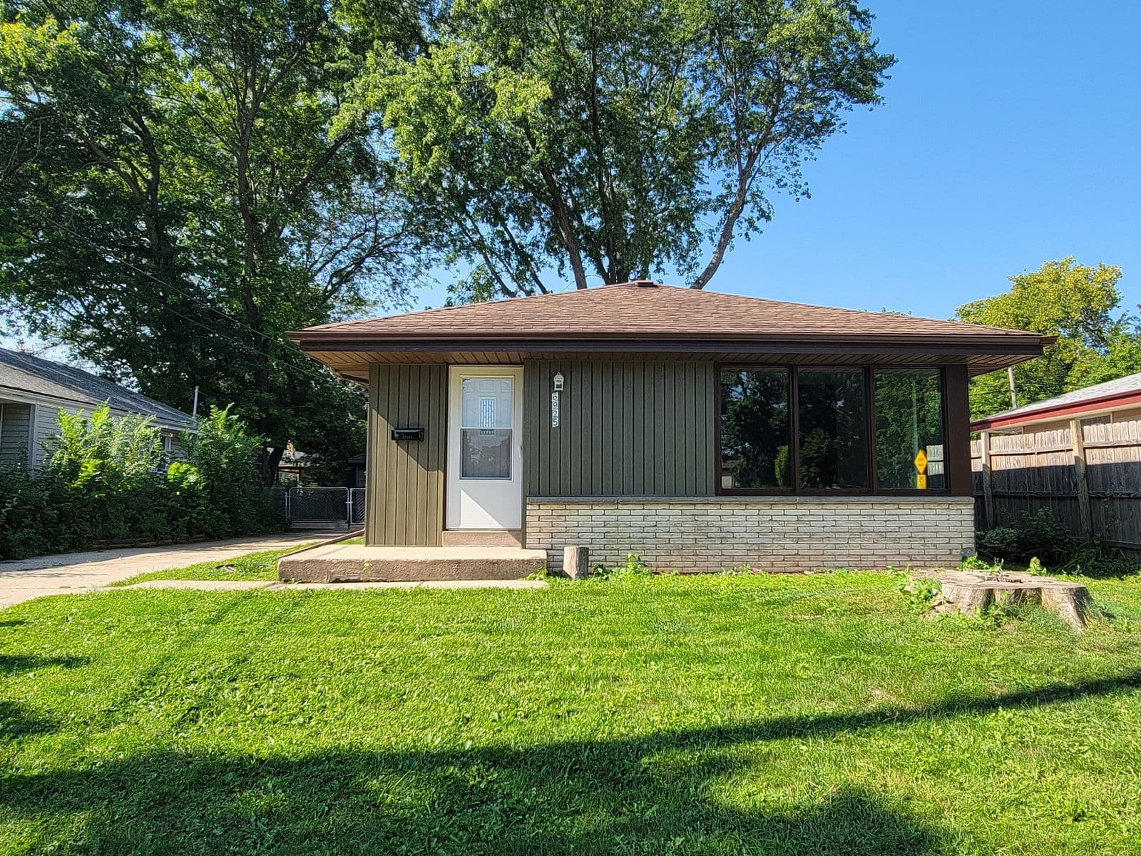 6925 Darien, Milwaukee, WI 53209