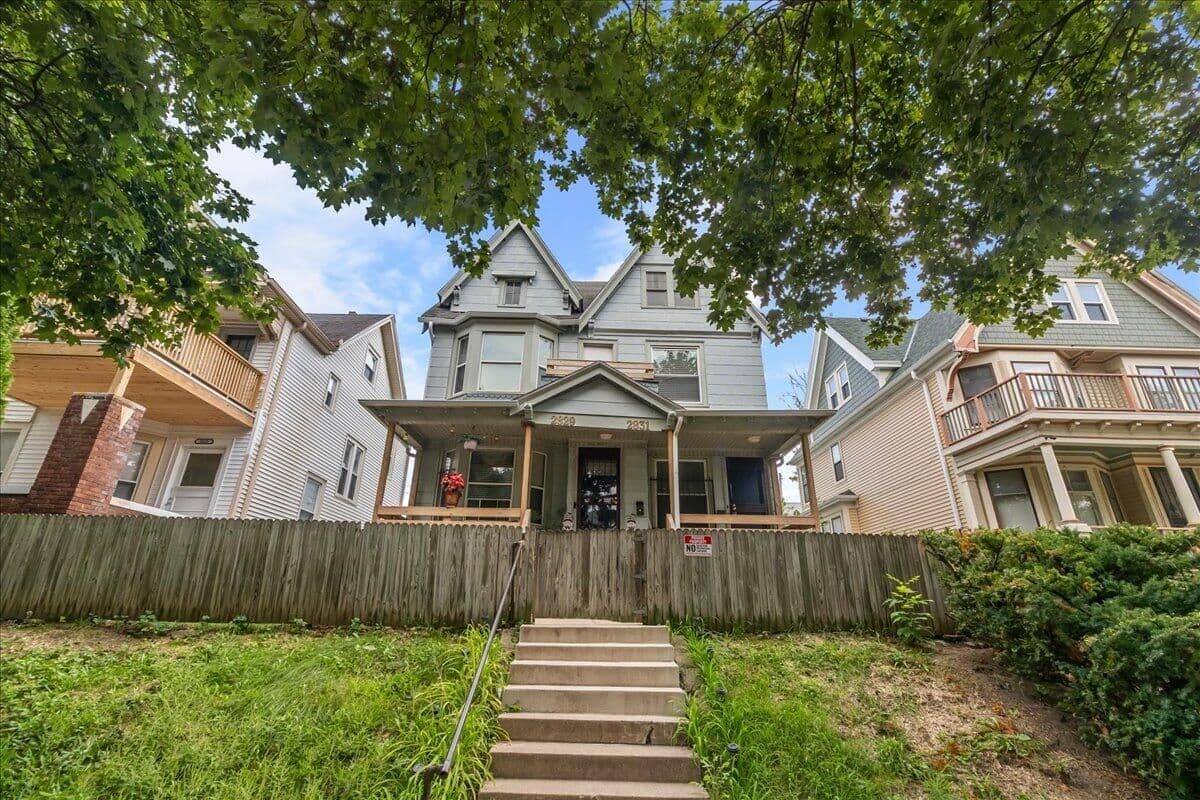 2829 Juneau, Milwaukee, WI 53208
