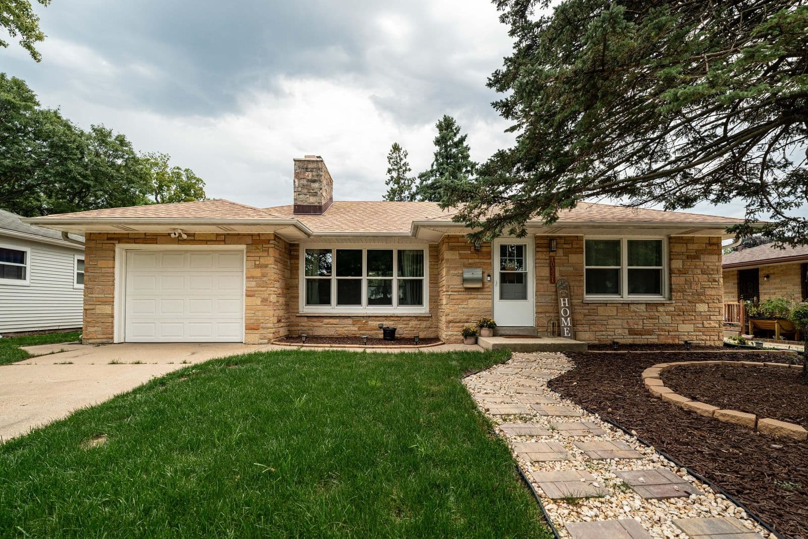 10321 Manitoba, West Allis, WI 53227