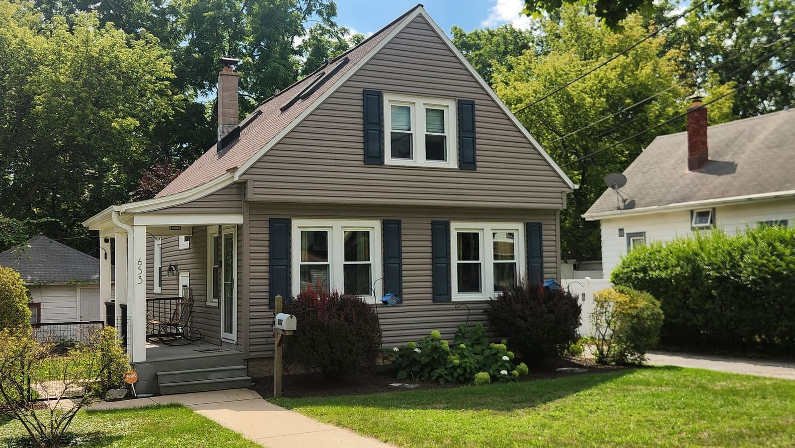 653 Oak Park, Milwaukee, WI 53214