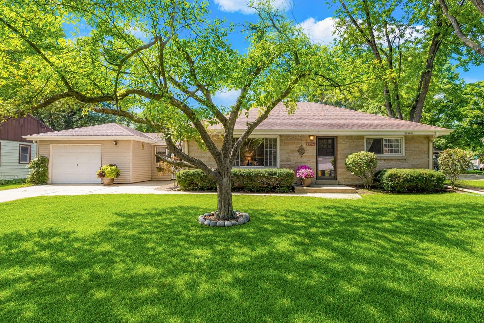 4537 101st, Wauwatosa, WI 53225