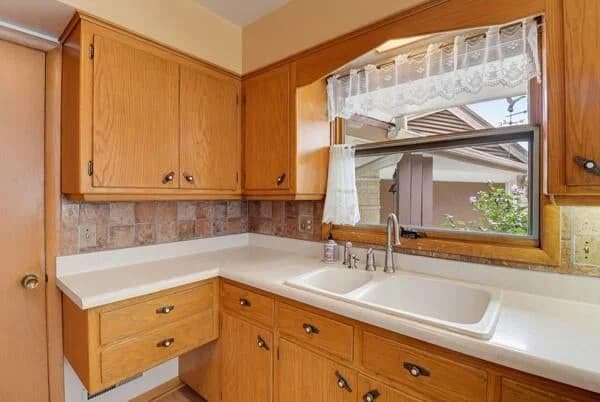 542 Van Beck Ave 4