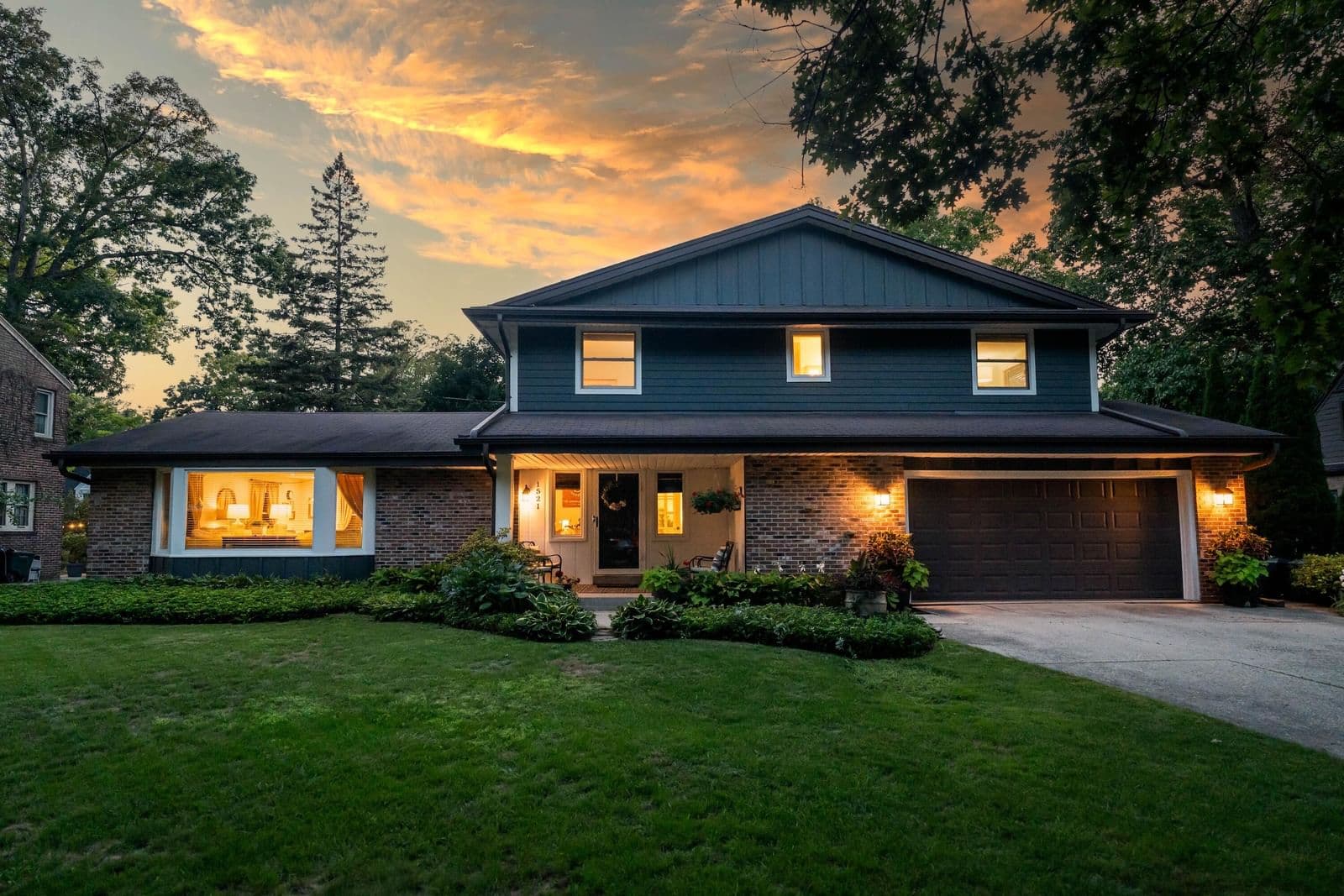 1521 122nd St, Wauwatosa, WI 53226