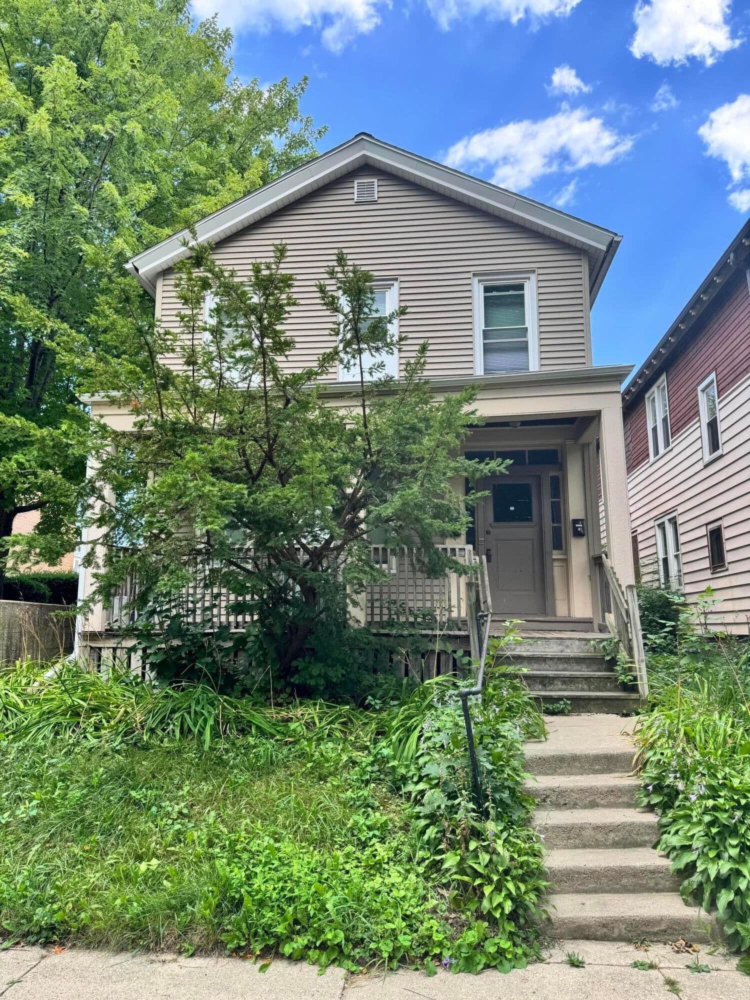 2920 Bartlett, Milwaukee, WI 53211