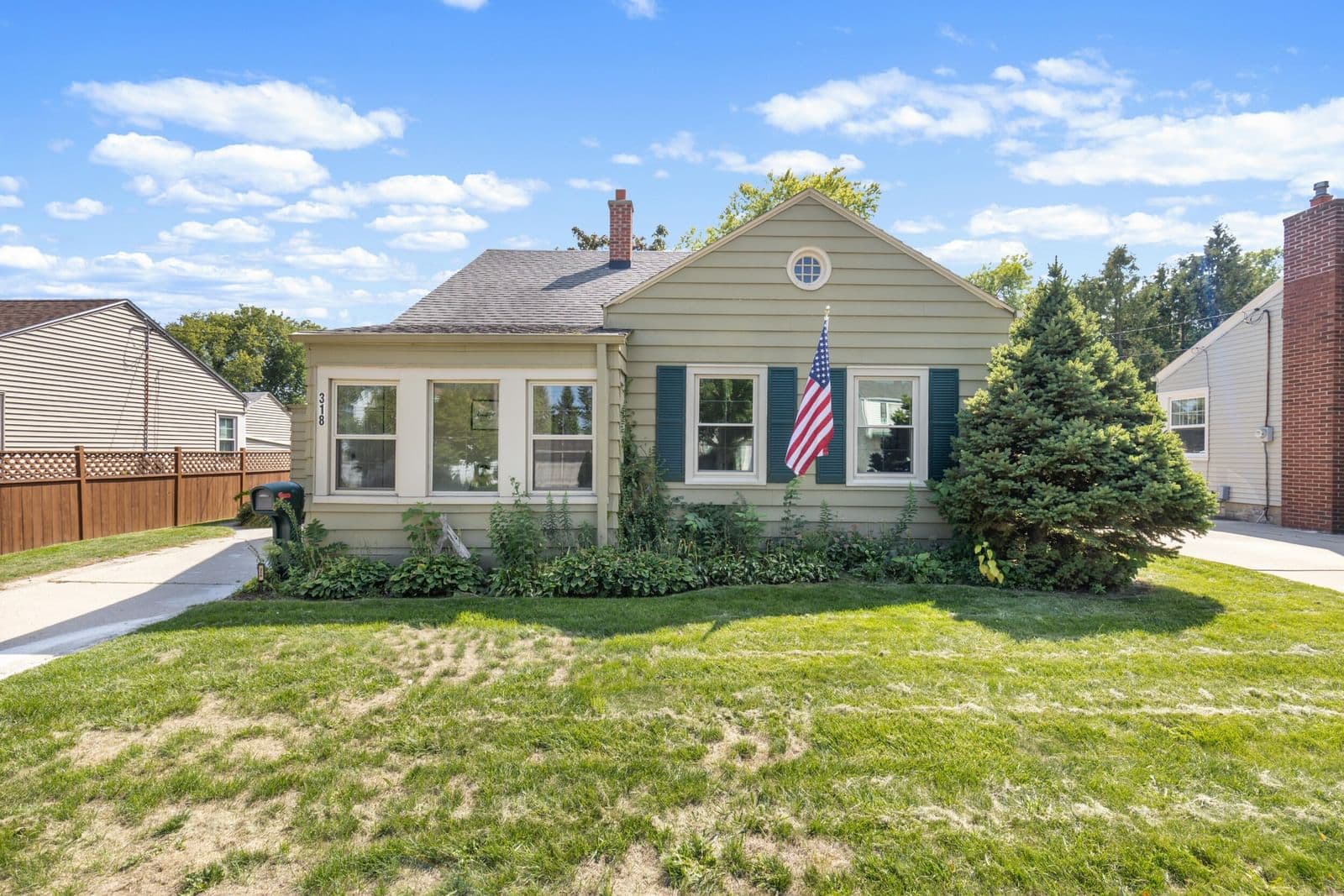 318 Gauer, Milwaukee, WI 53207