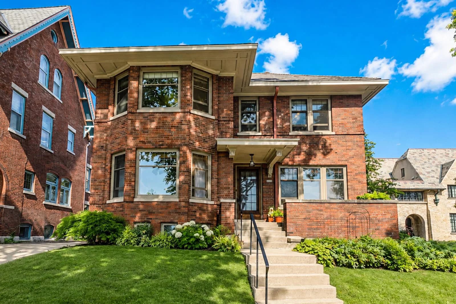 2625 Wahl, Milwaukee, WI 53211