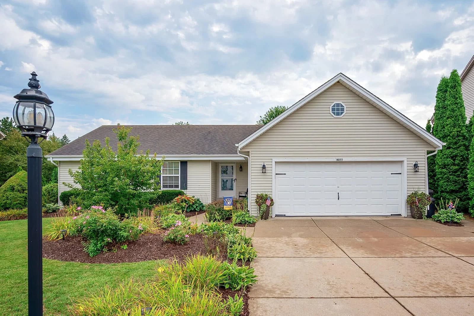 4011 Whispering Ridge, Franklin, WI 53132