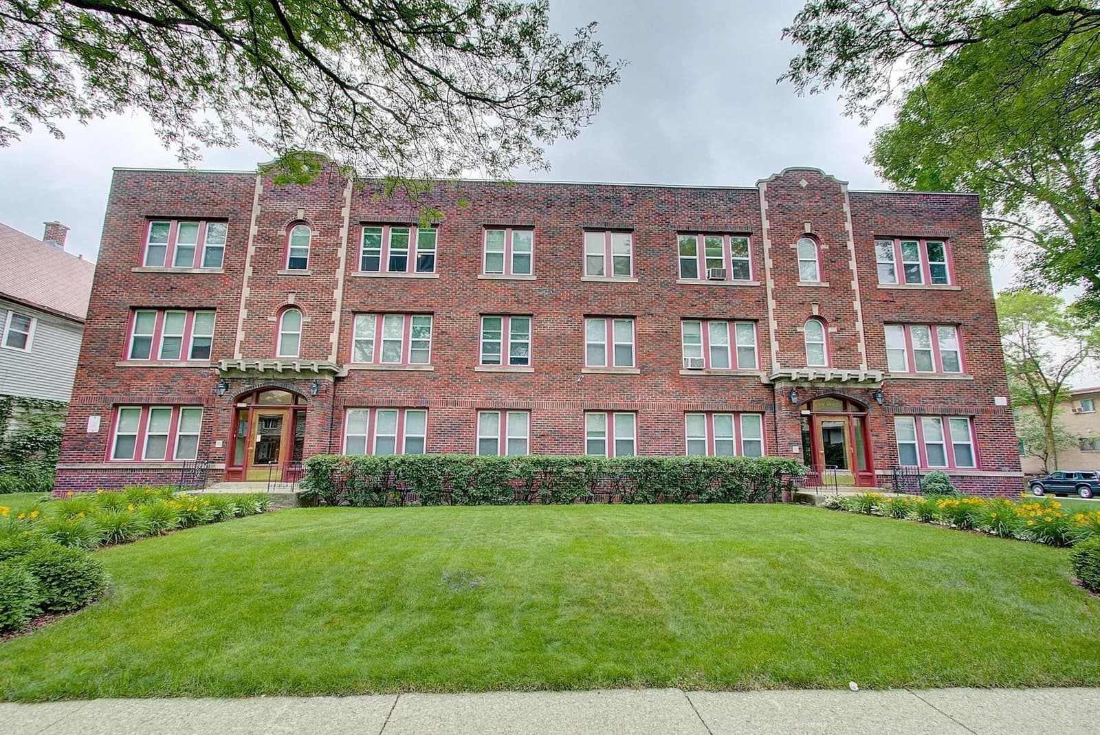 3313 Wells, Milwaukee, WI 53208