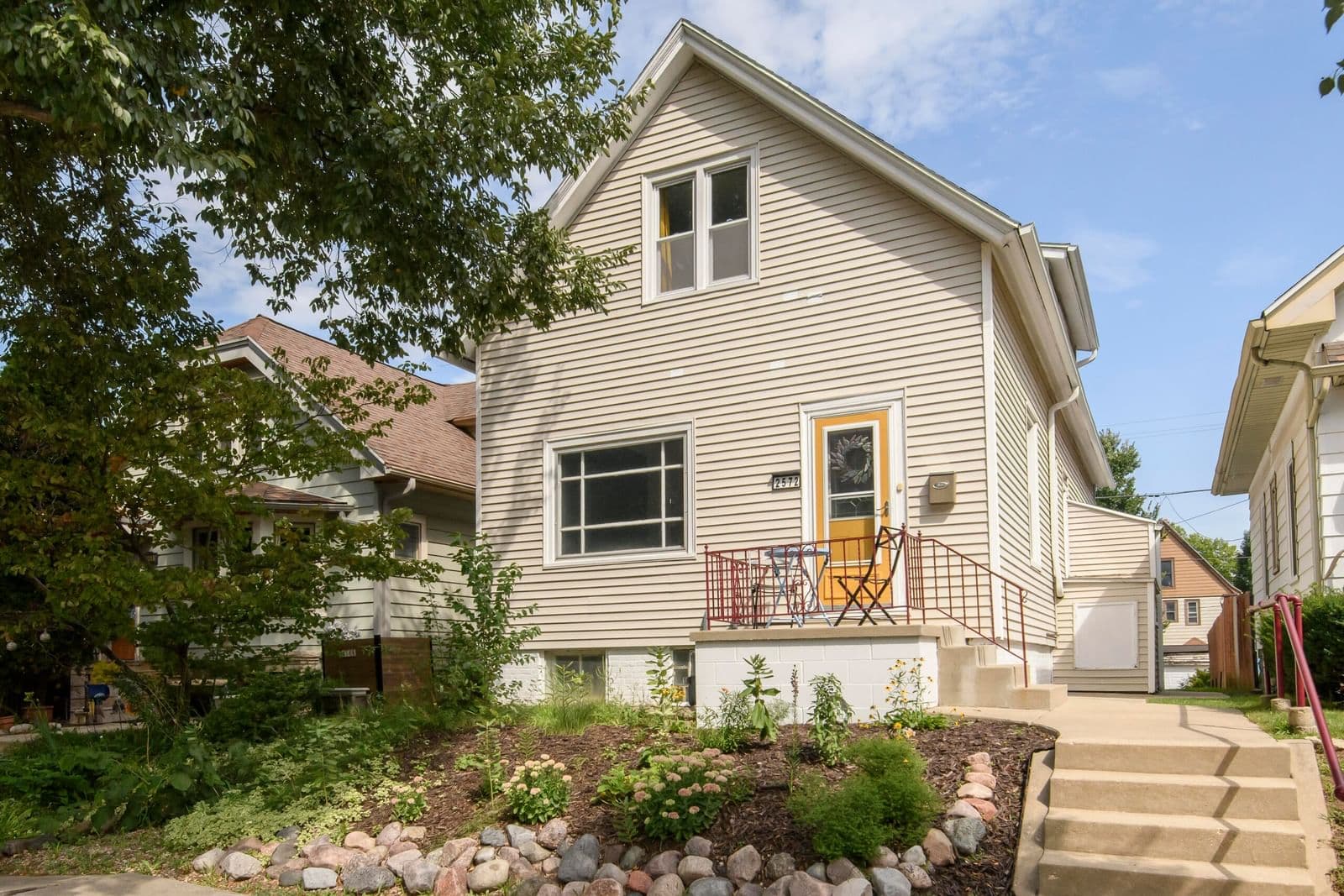 2572 Howell, Milwaukee, WI 53207