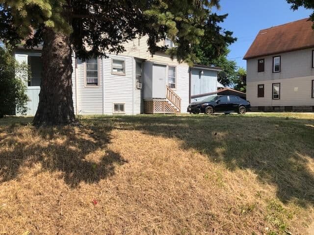 3925 Greenfield 3