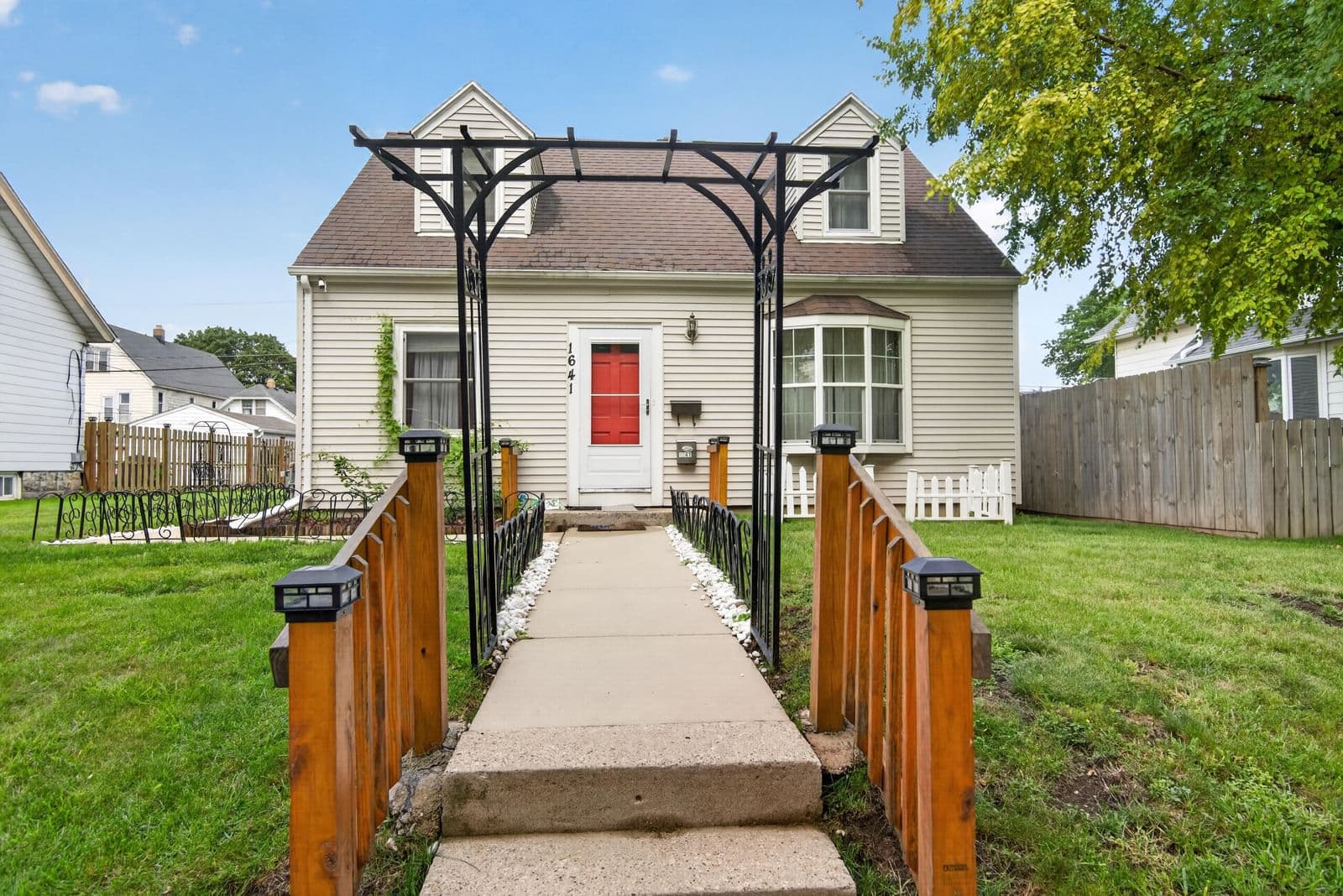 1641 81st, West Allis, WI 53214