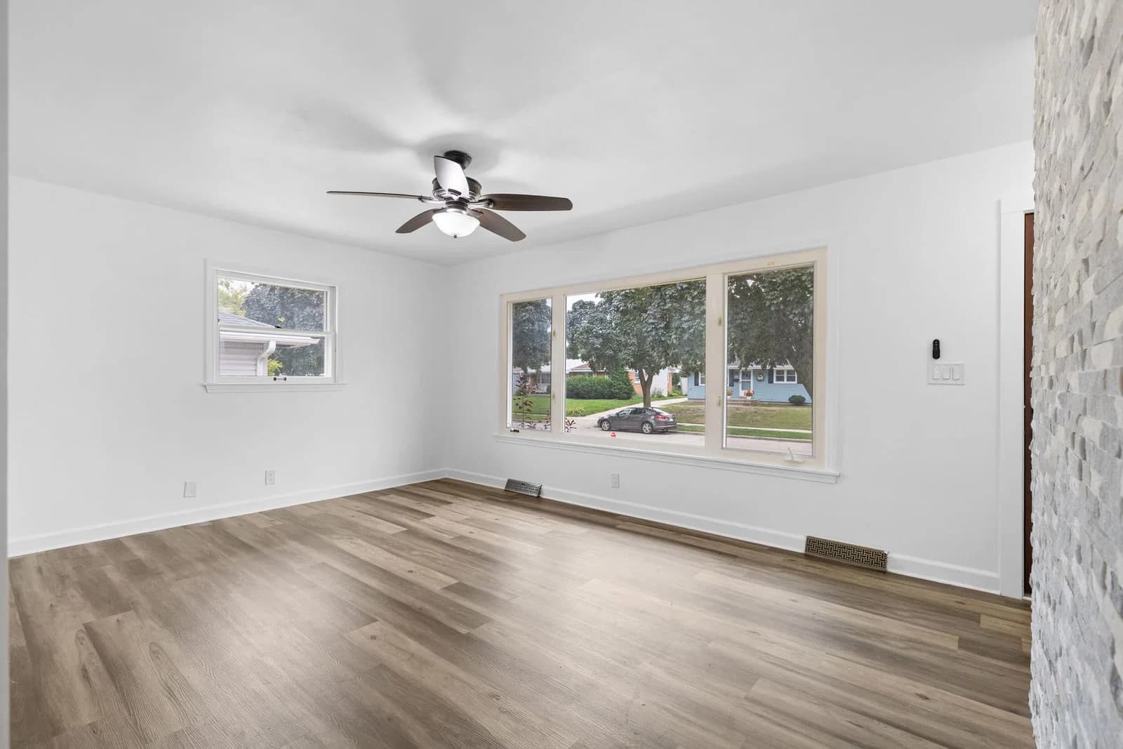8128 Sunbury 4
