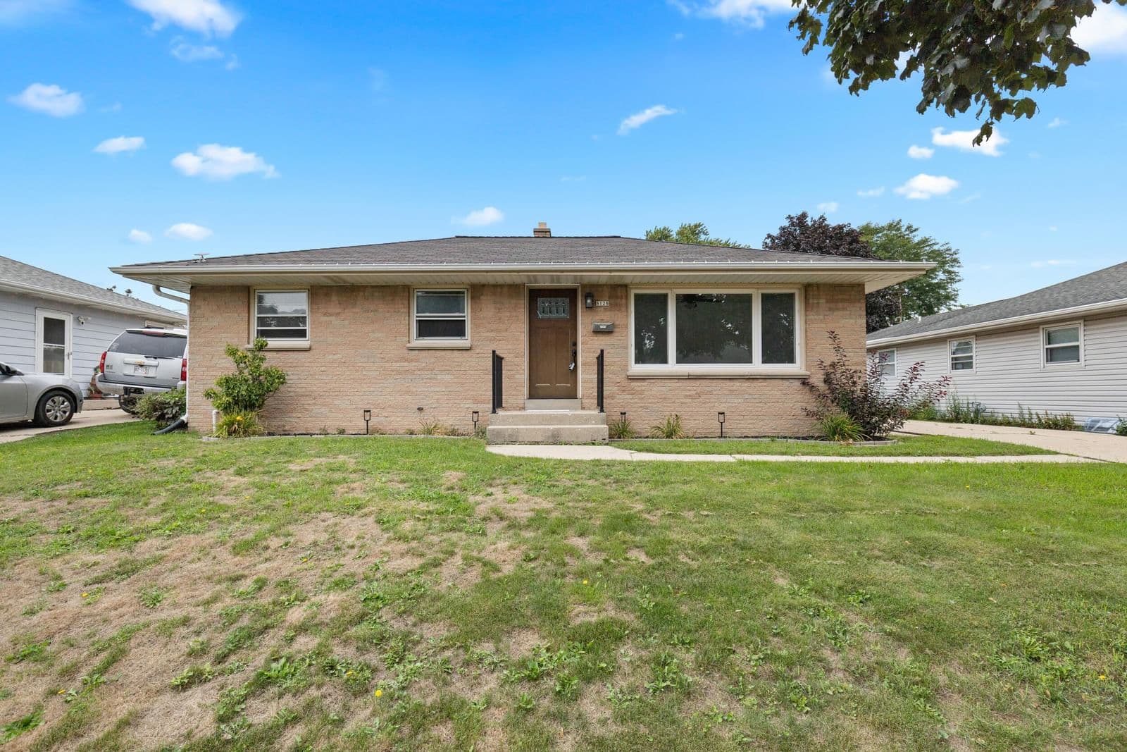 8128 Sunbury, Milwaukee, WI 53219
