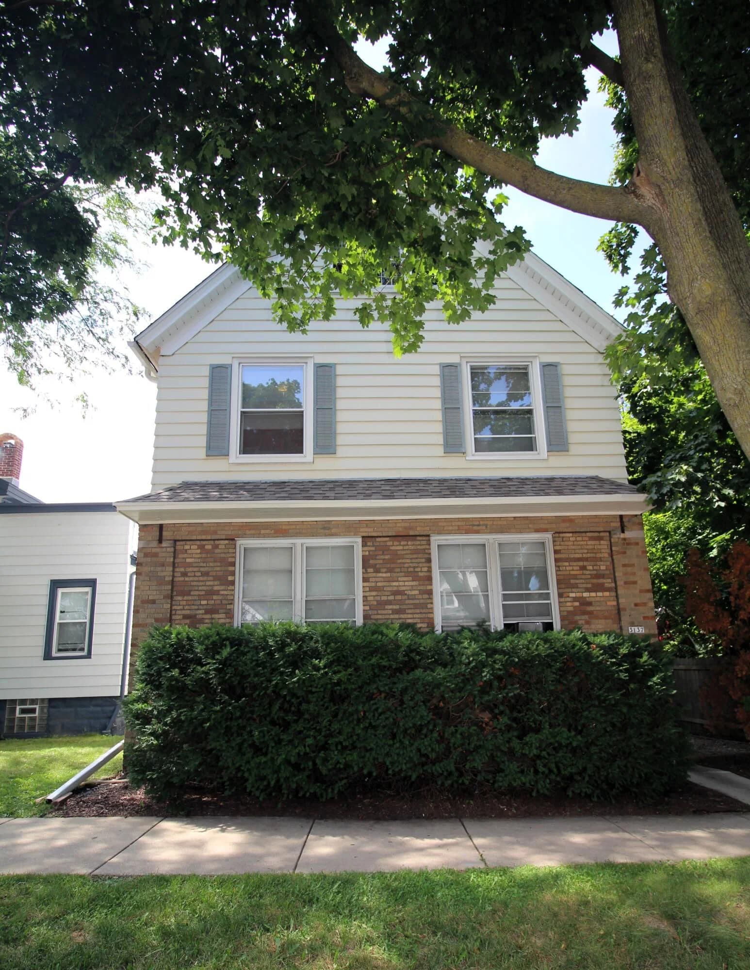 3137 Howell, Milwaukee, WI 53207