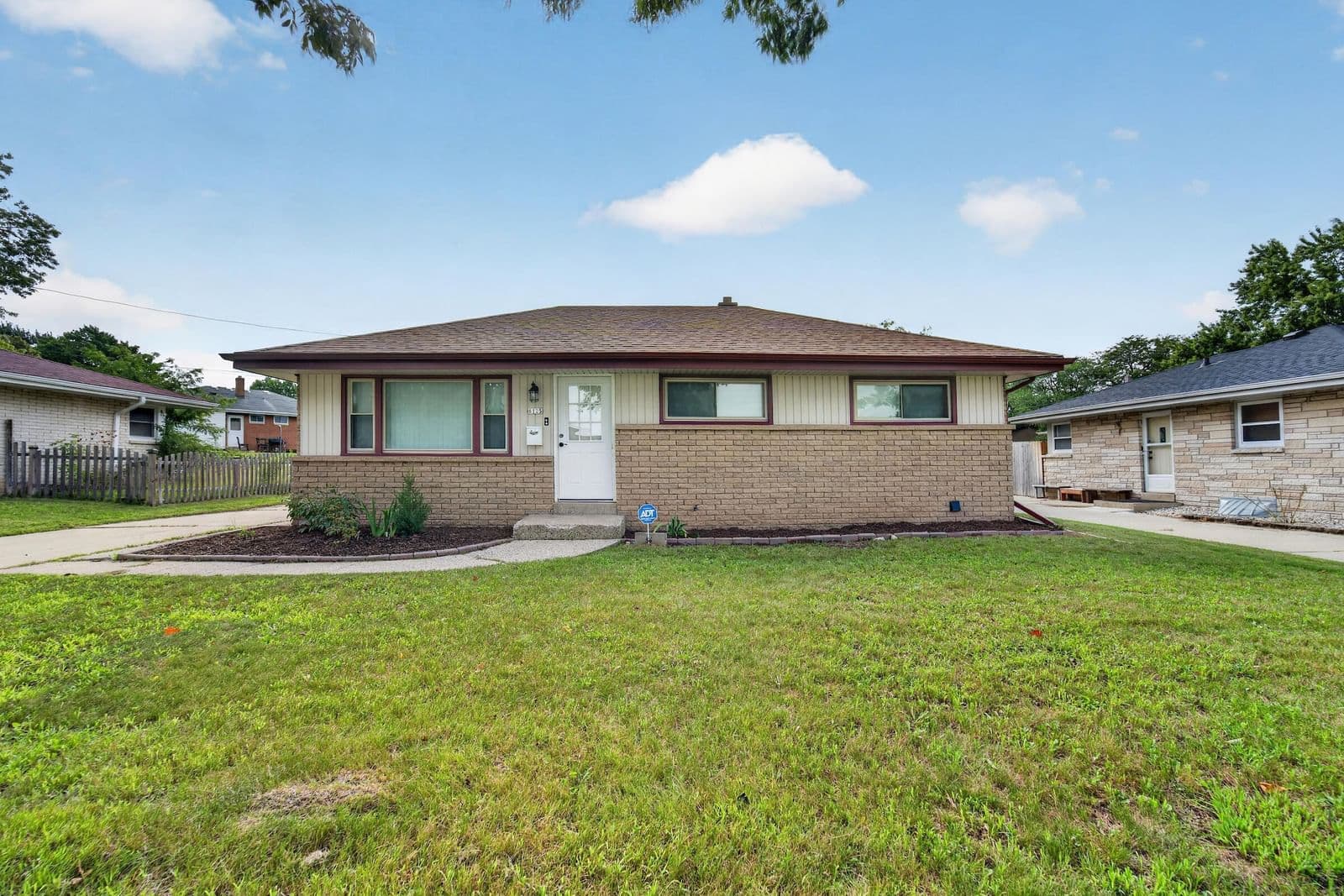 8125 Clovernook, Milwaukee, WI 53223